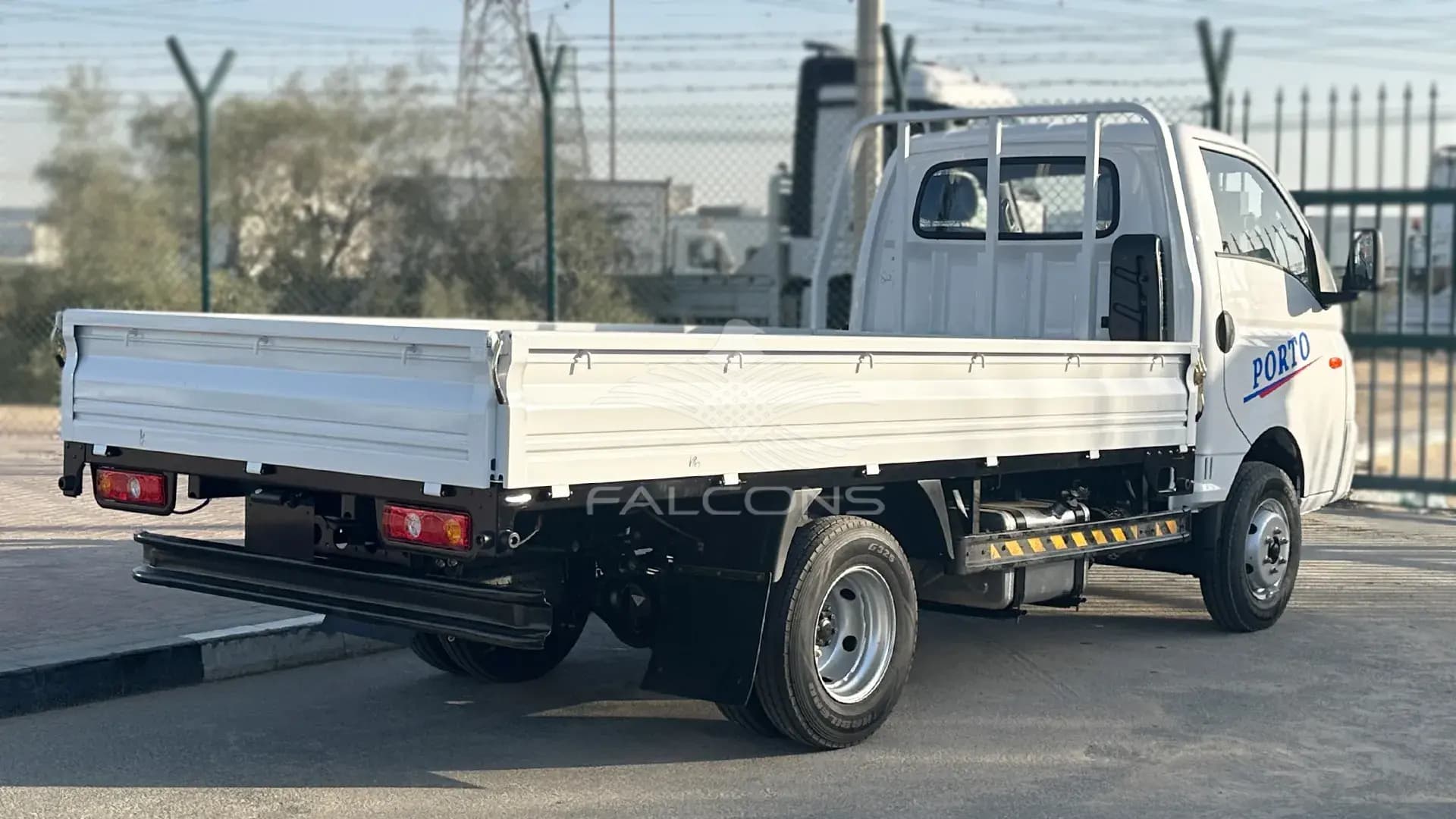 2771CC 2WD ISUZU ENGINE 2T PAYLOAD CARGO MT - Image 4