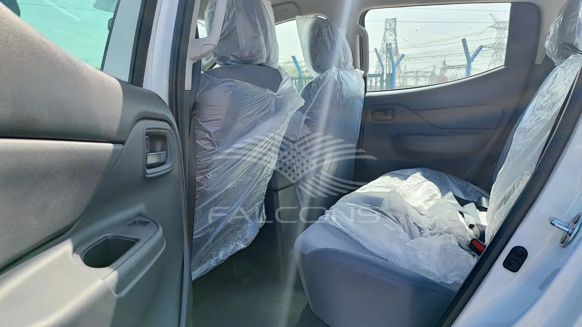 2.5L DC 4WD CHROME WITHOUT BED LINER MT - Image 9