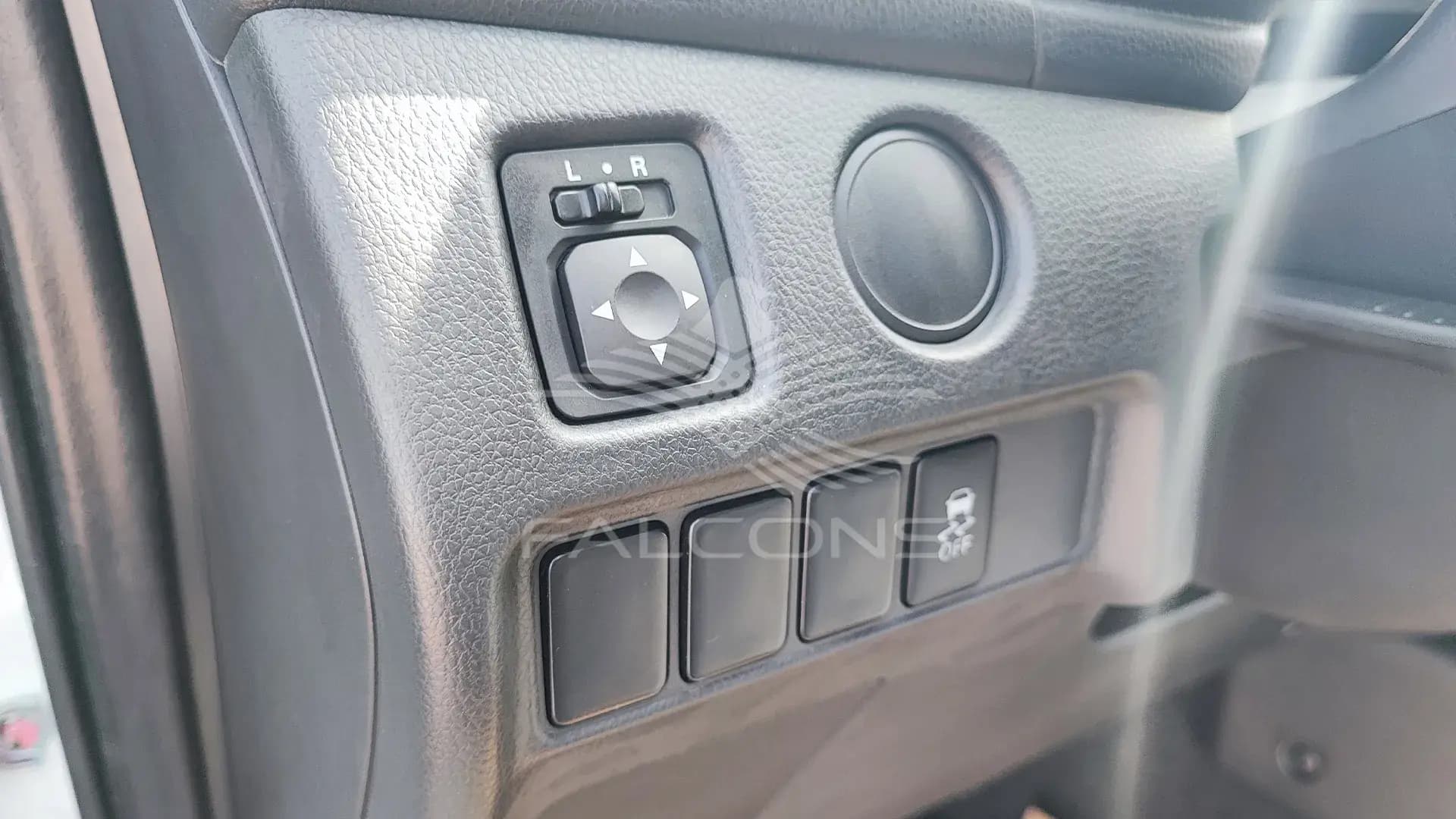 2.5L DC 4WD CHROME WITHOUT BED LINER MT - Image 13