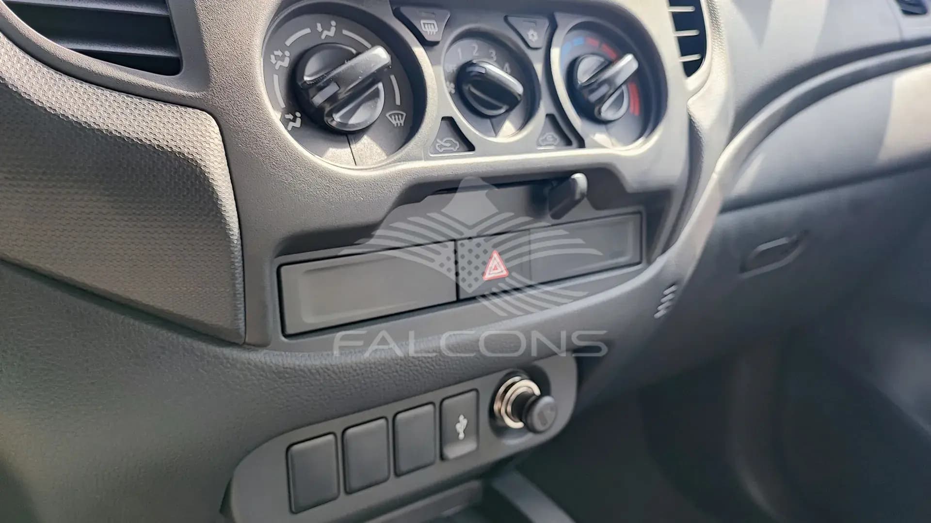 2.5L DC 4WD CHROME WITHOUT BED LINER MT - Image 14