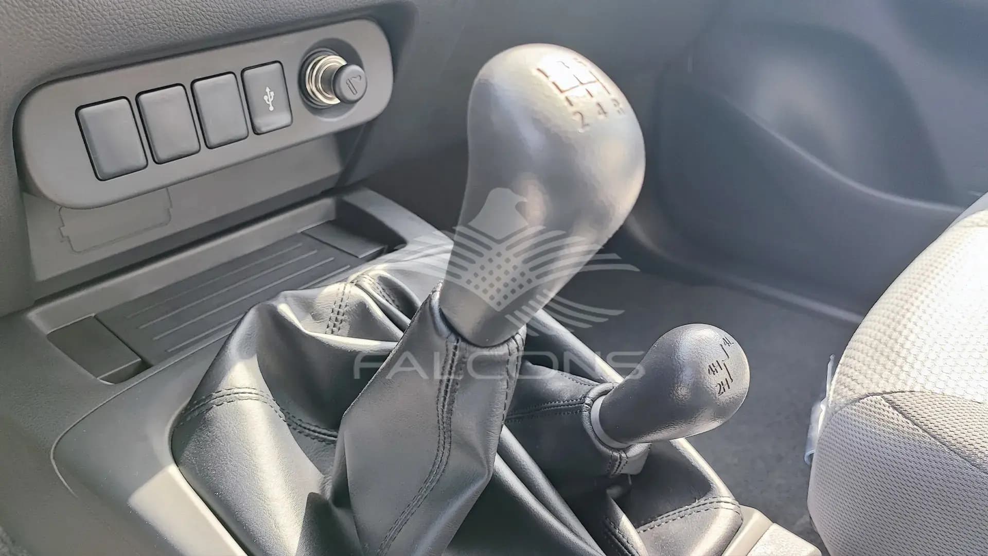 2.5L DC 4WD CHROME WITHOUT BED LINER MT - Image 16