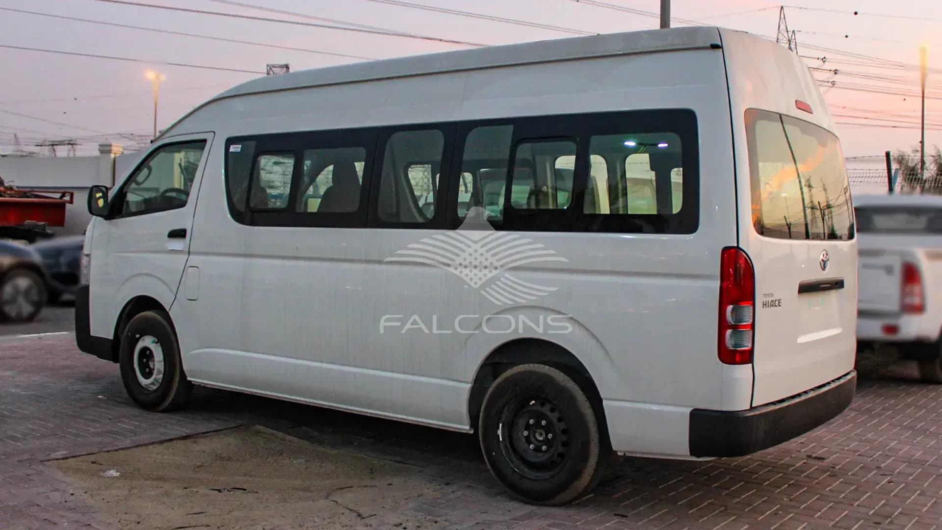 2.5L DLX Wide AC VAN MT - Image 3