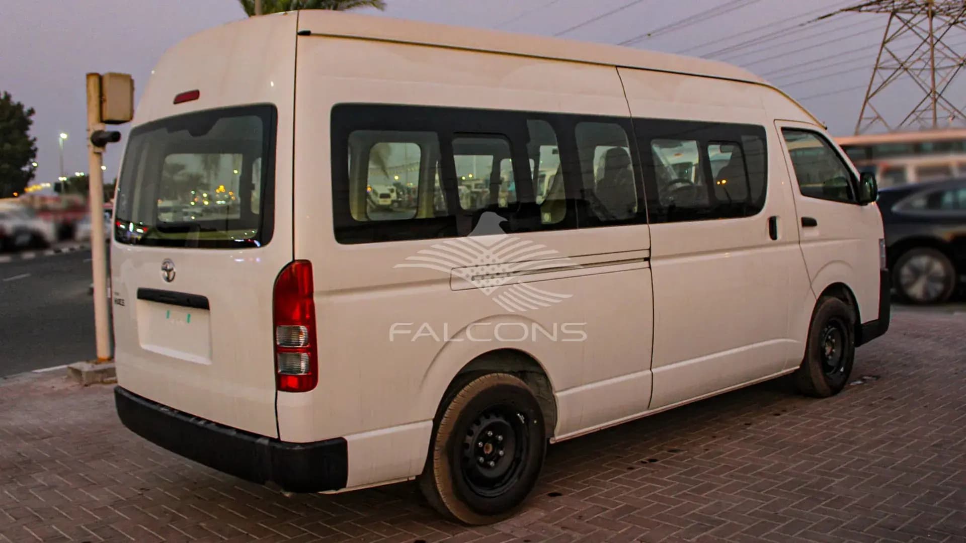 2.5L DLX Wide AC VAN MT - Image 5