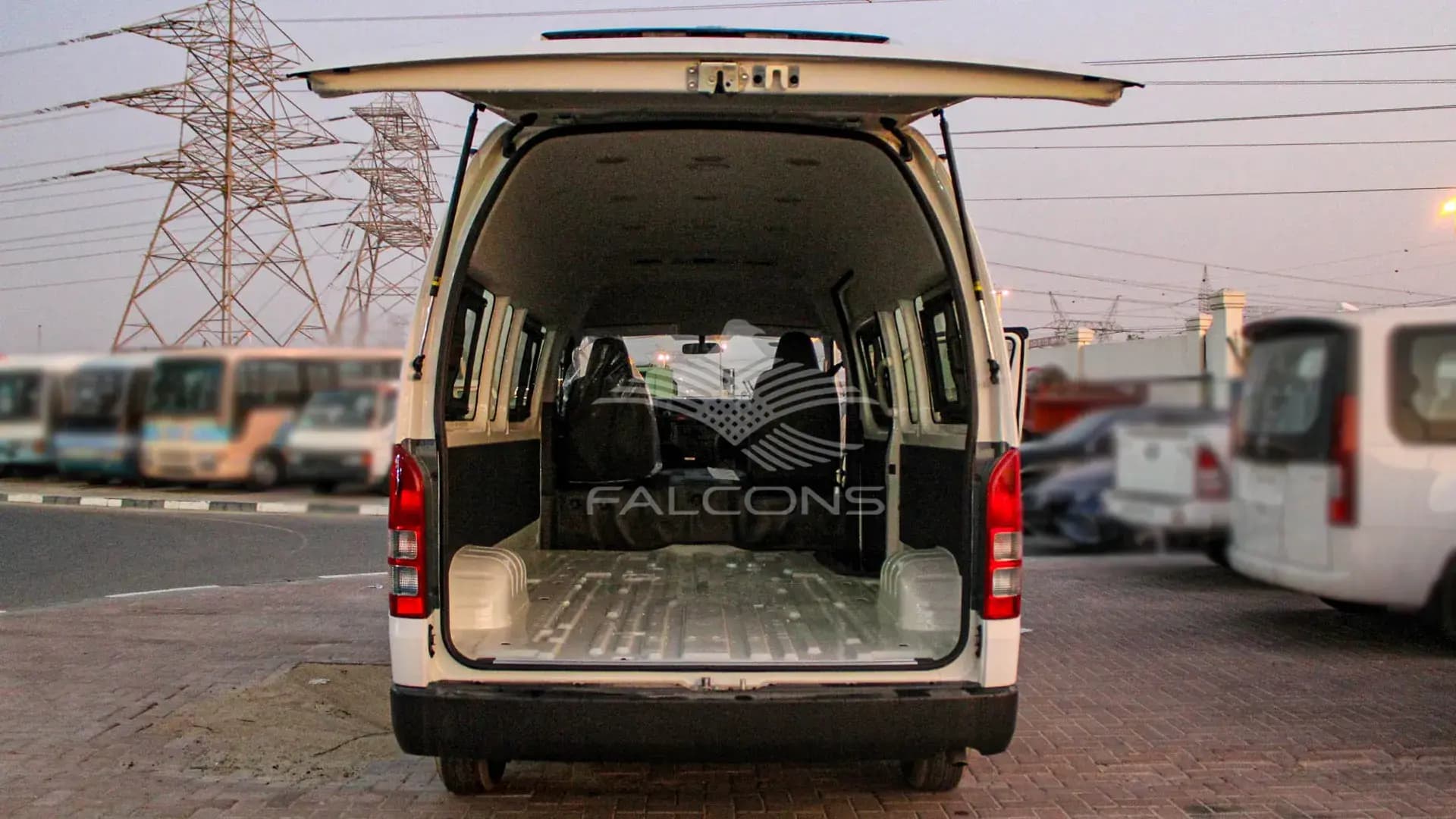 2.5L DLX Wide AC VAN MT - Image 9