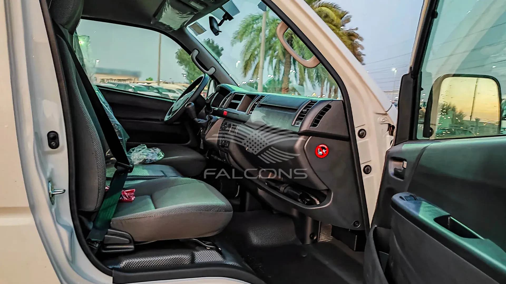 2.5L DLX Wide AC VAN MT - Image 12