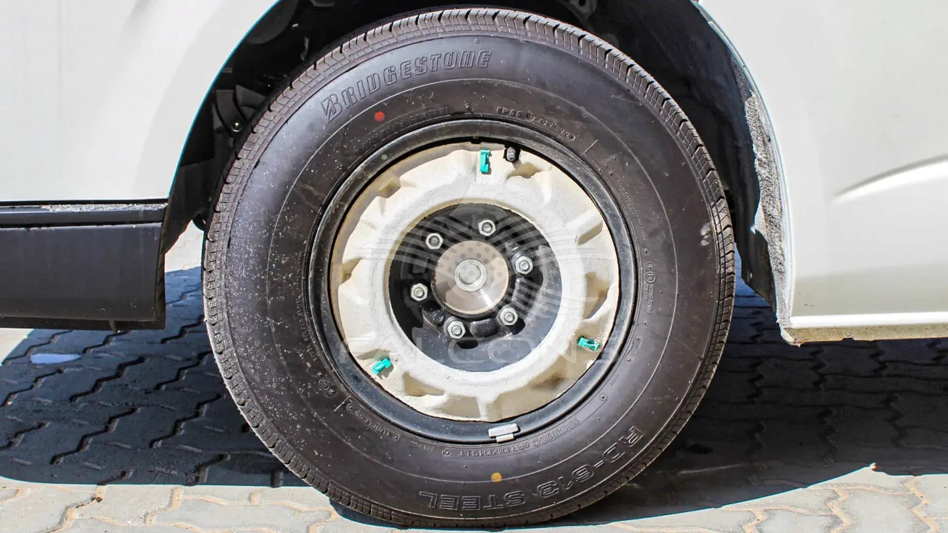 2.5L GLS VAN AC STD MT - Image 11