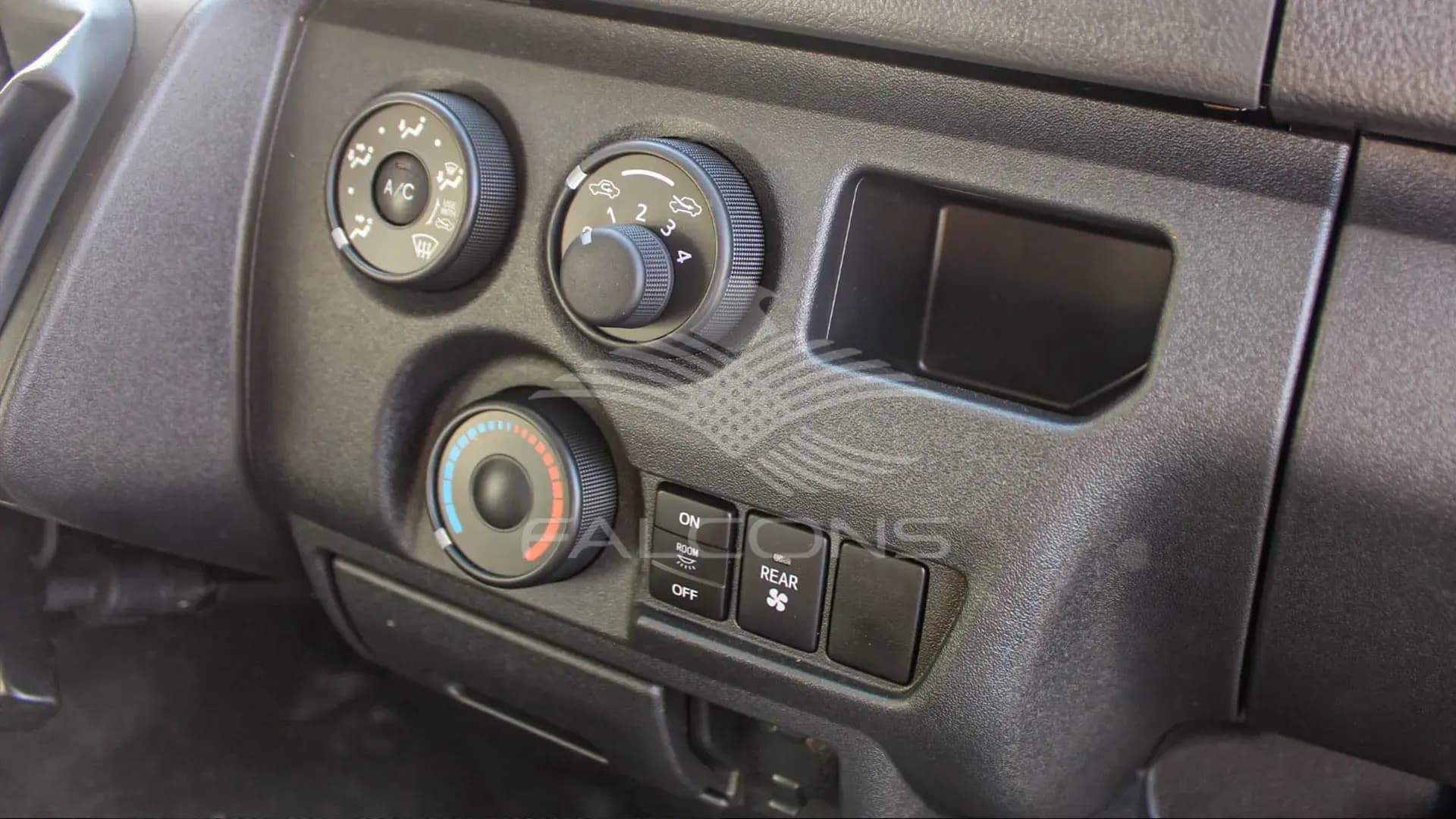 2.5L GLS VAN AC STD MT - Image 18