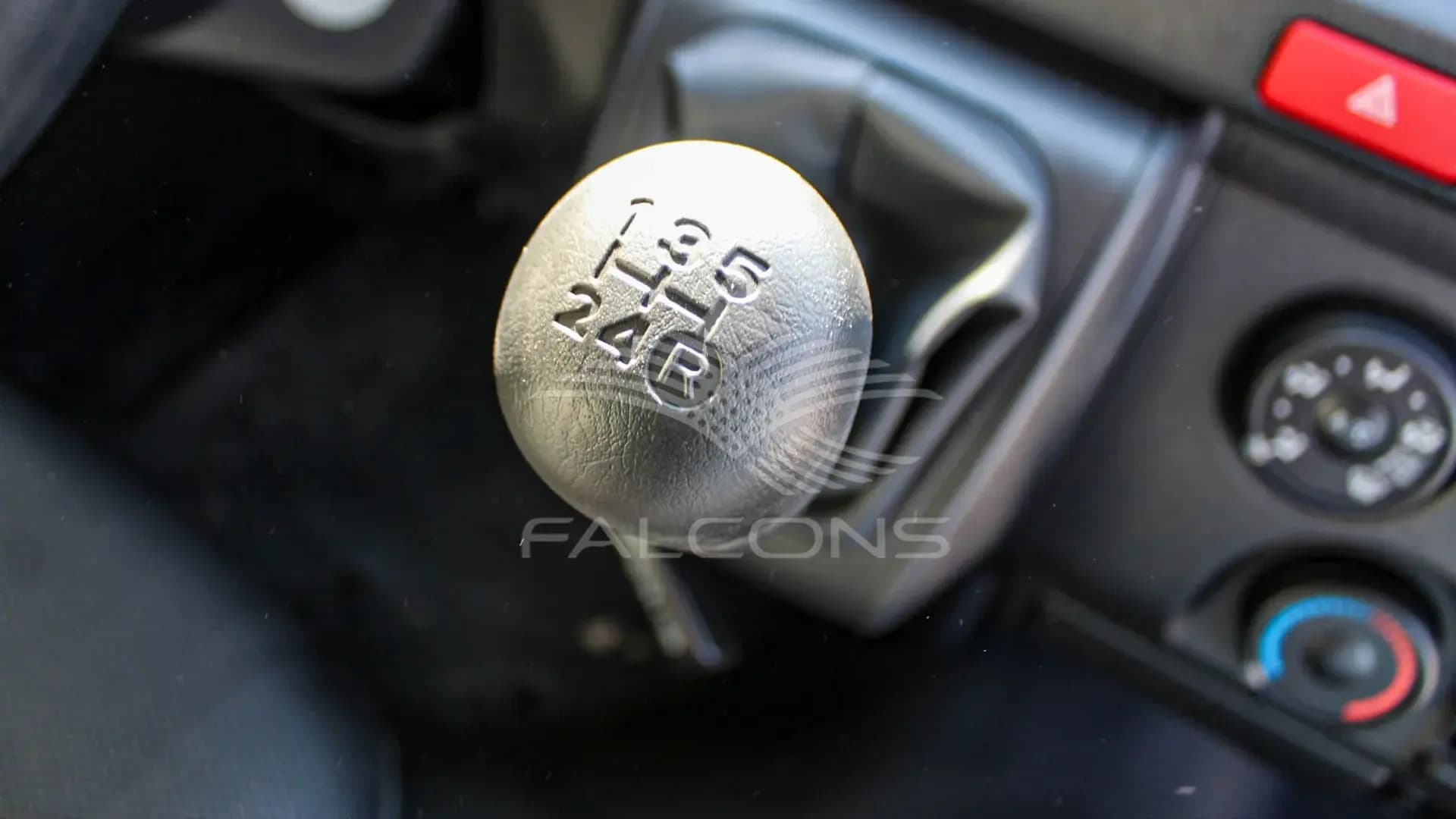 2.5L GLS VAN AC STD MT - Image 19