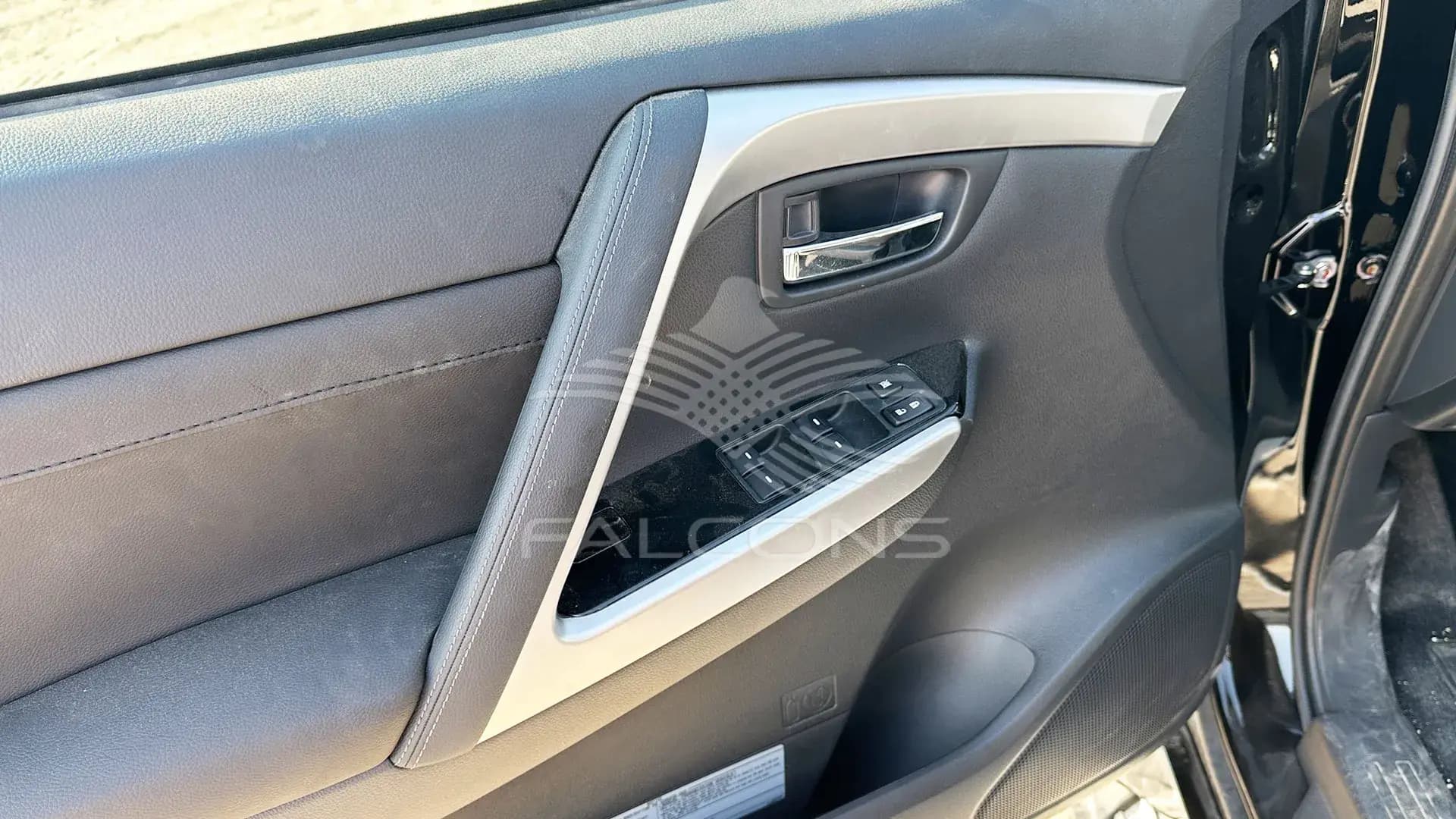 2.5L SPORT GLX 4WD DIESEL 5AT - Image 9