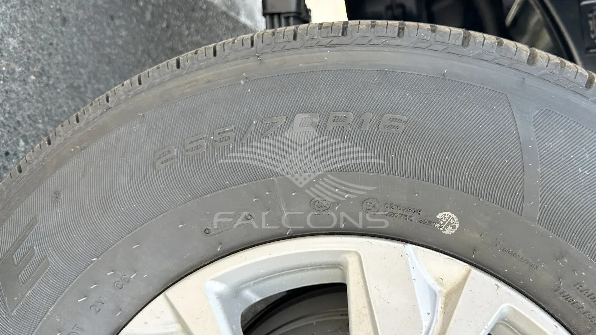 2.5L STD 4x4 5MT - Image 8