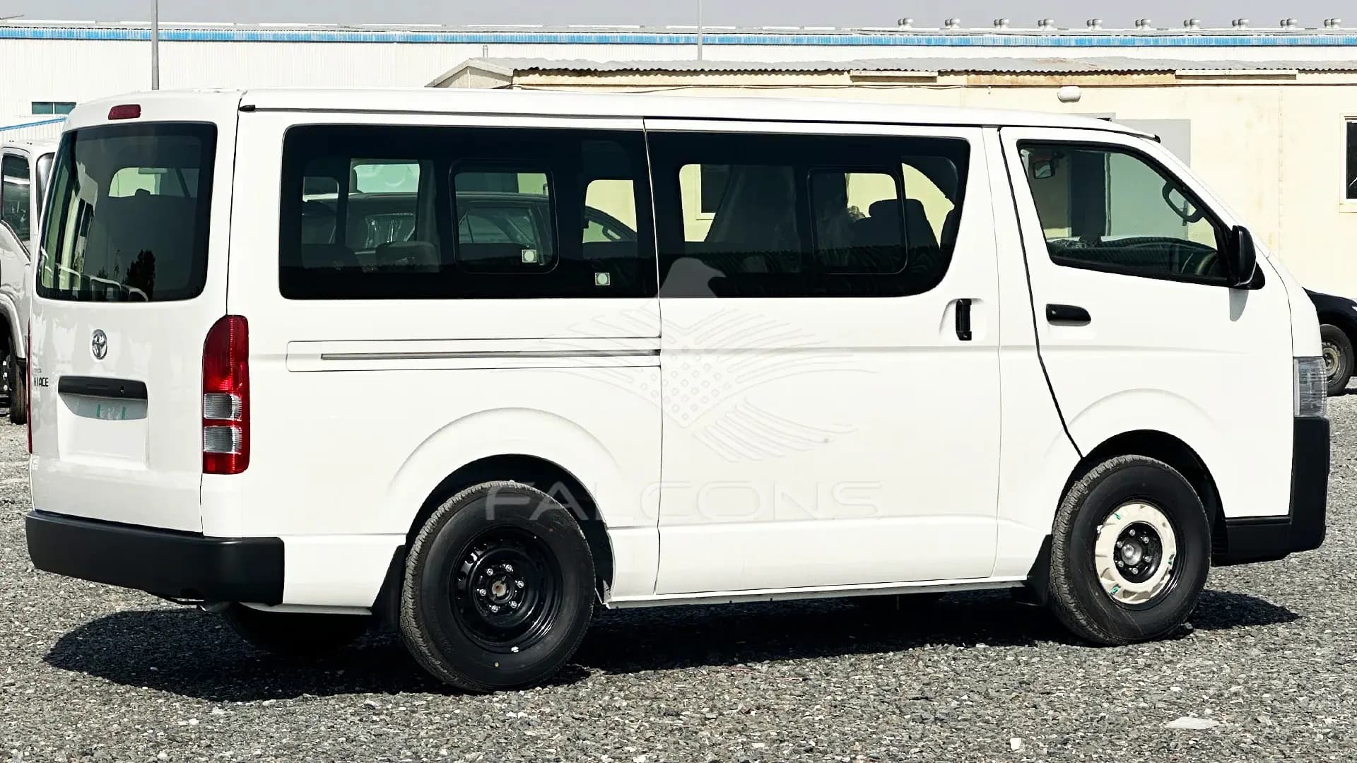 2.5L Turbo Diesel 15 Seater STD MT - Image 4