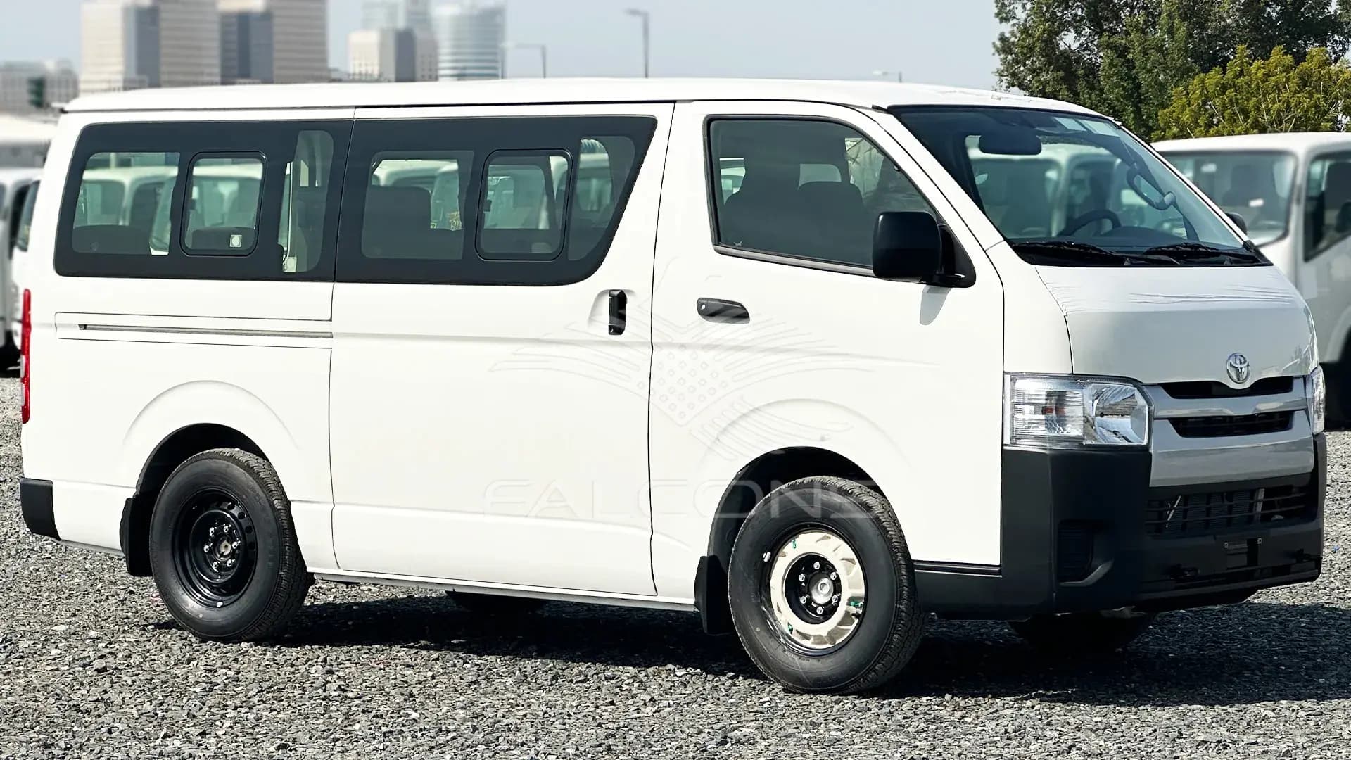 2.5L Turbo Diesel 15 Seater STD MT - Image 5