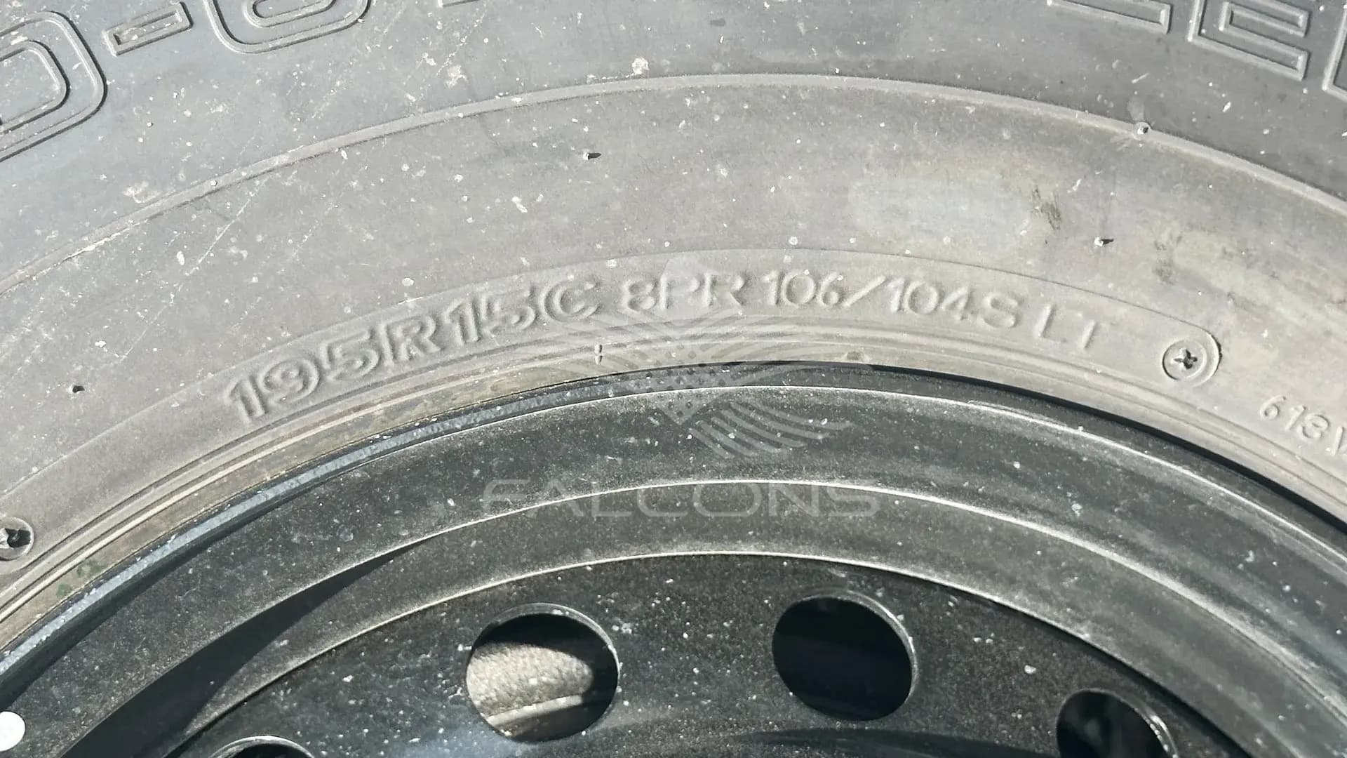 2.5L Turbo Diesel 15 Seater STD MT - Image 8