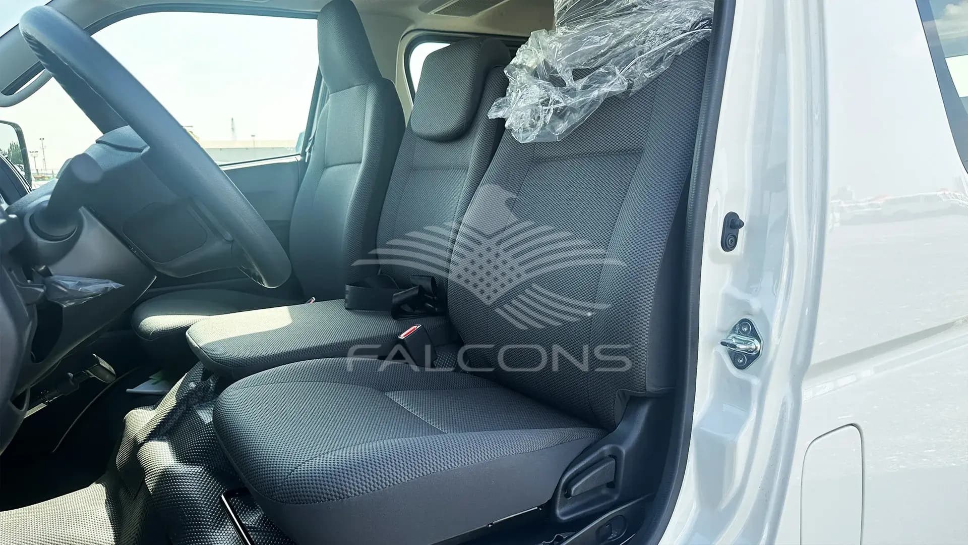 2.5L Turbo Diesel 15 Seater STD MT - Image 9