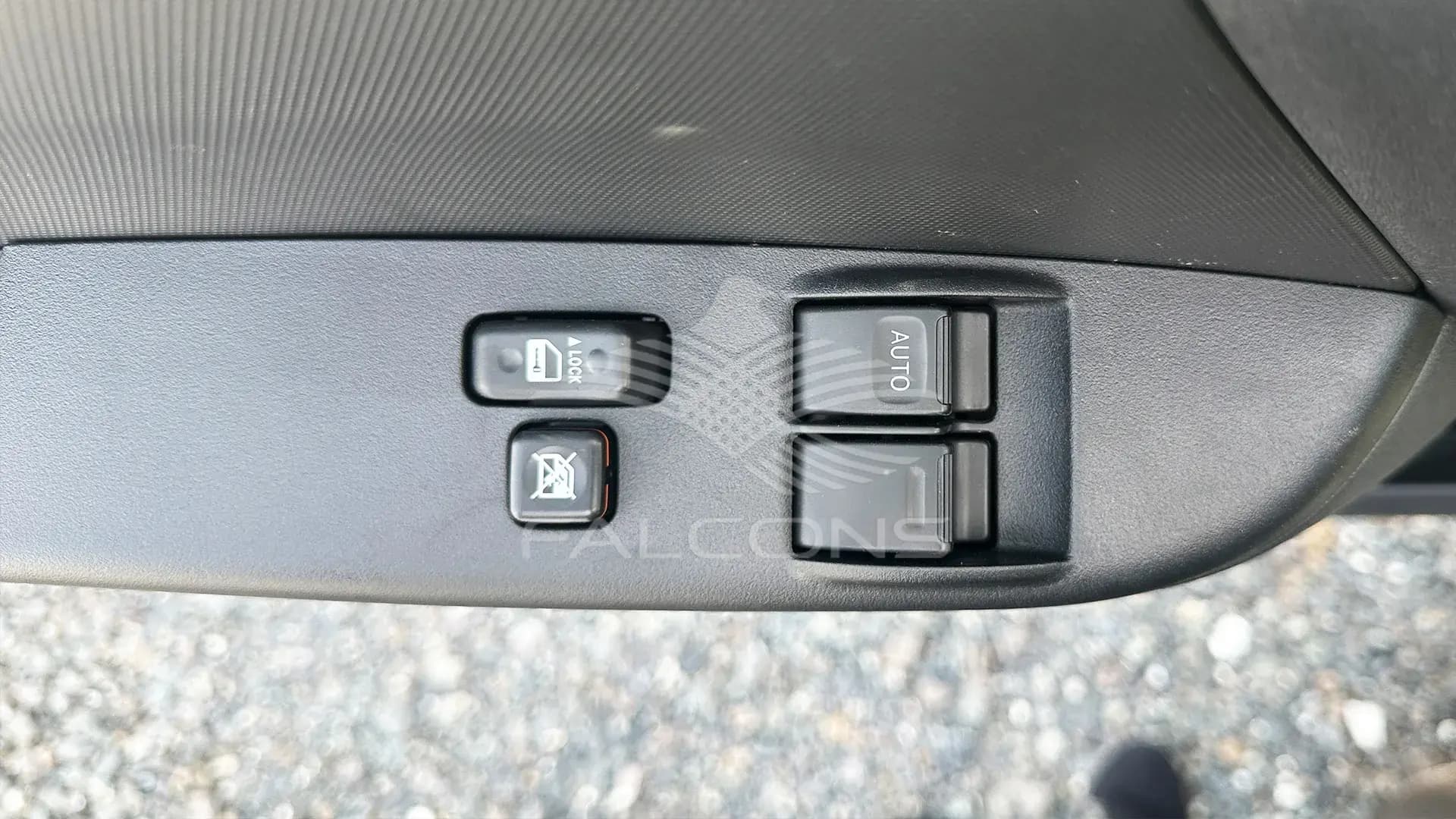 2.5L Turbo Diesel 15 Seater STD MT - Image 10