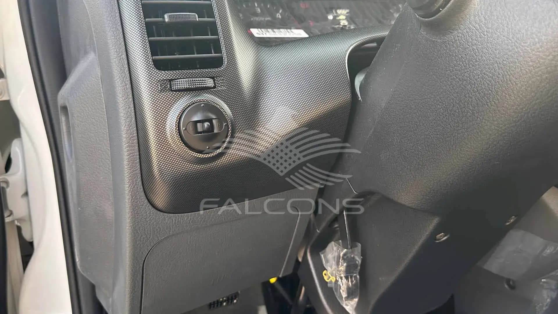 2.7L DOUBLE CABIN D MT - Image 13