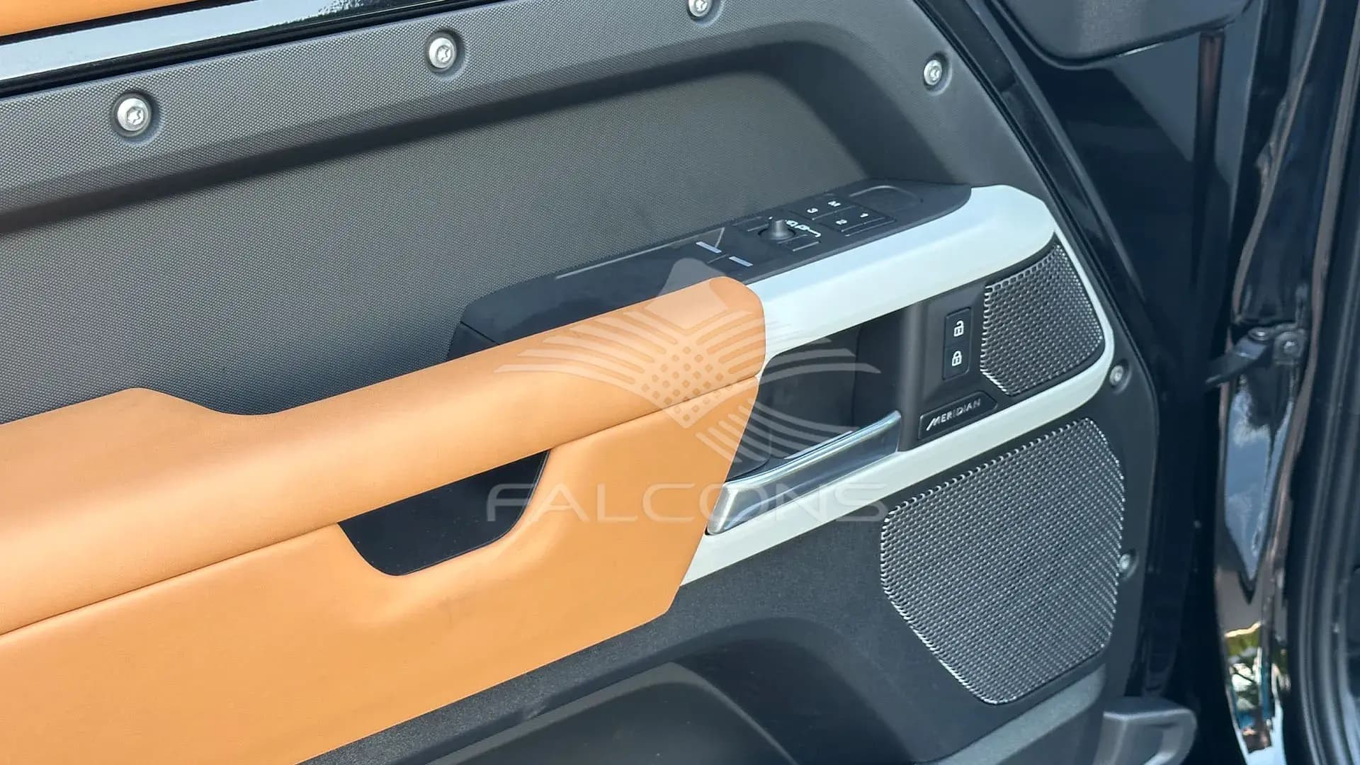 3.0L 90 P400 HSE AWD AT - Image 12