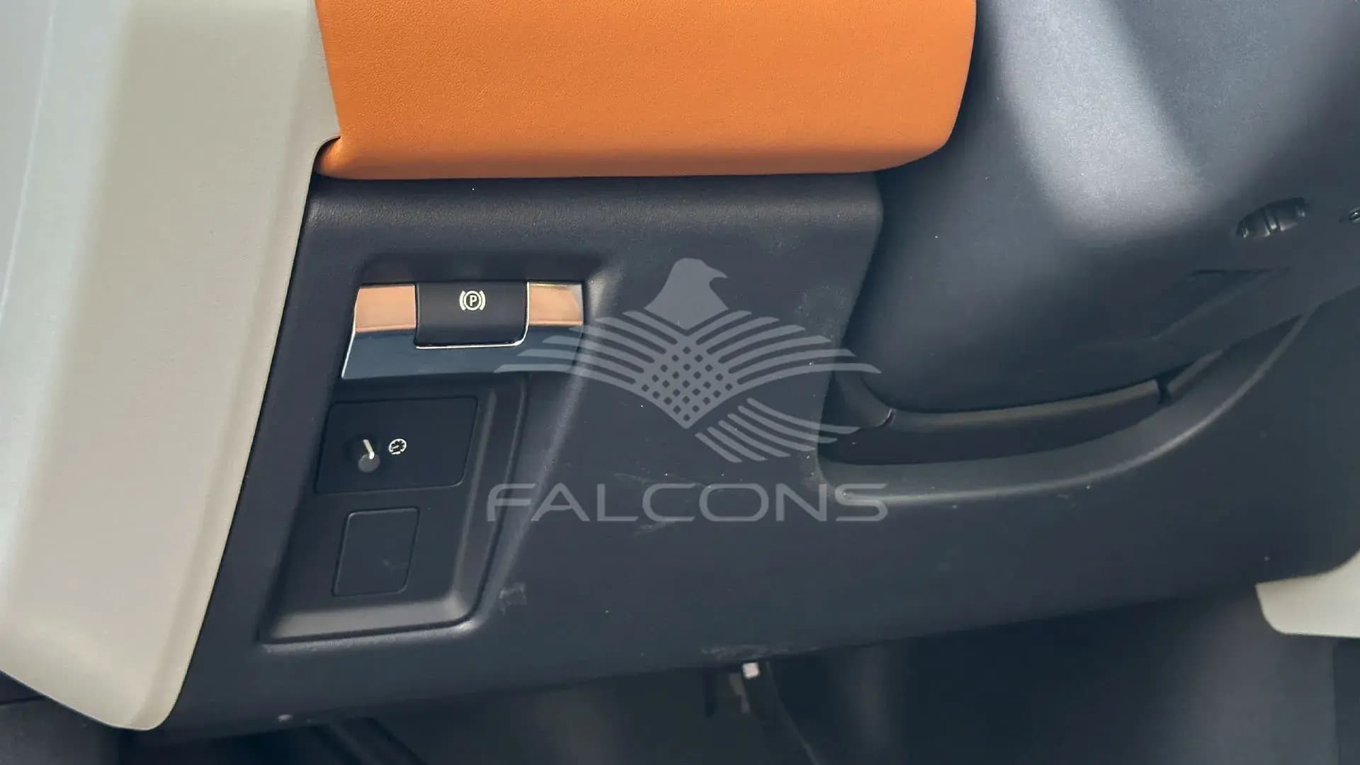 3.0L 90 P400 HSE AWD AT - Image 13