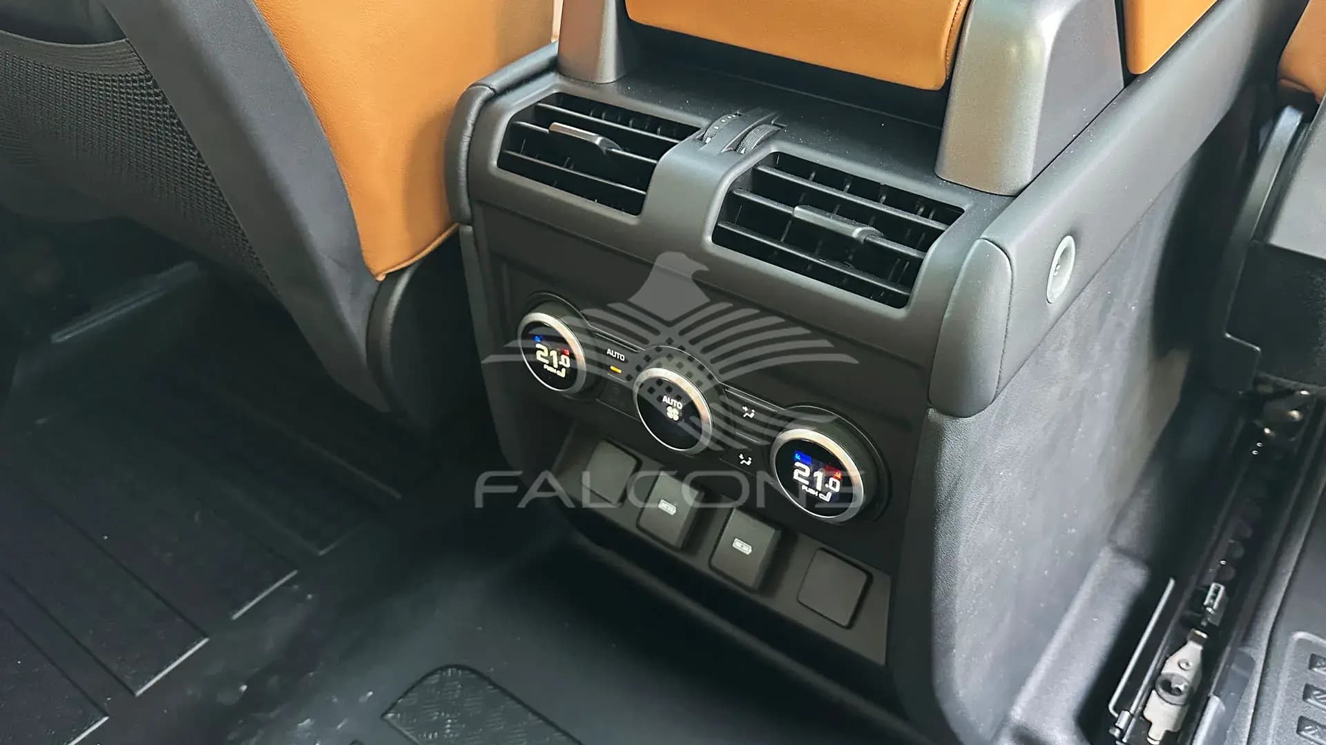 3.0L 90 P400 HSE AWD AT - Image 15