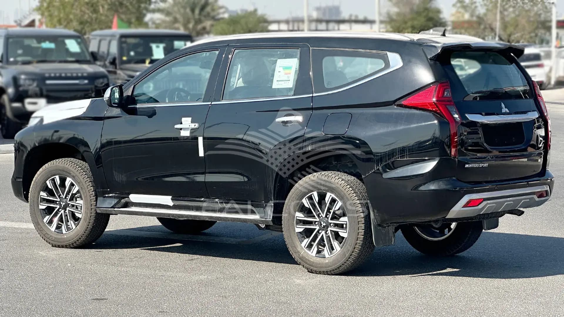 3.0L SPORT MID 4WD 7-STR GCC Specs AT - Image 2