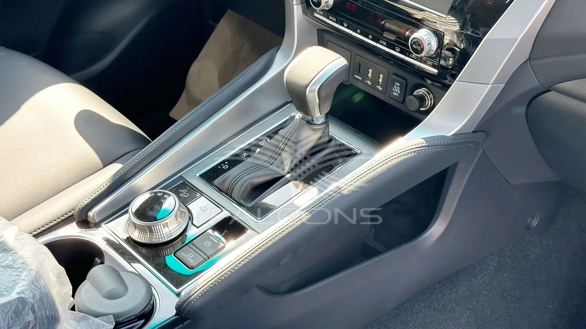 3.0L SPORT MID 4WD 7-STR GCC Specs AT - Image 15