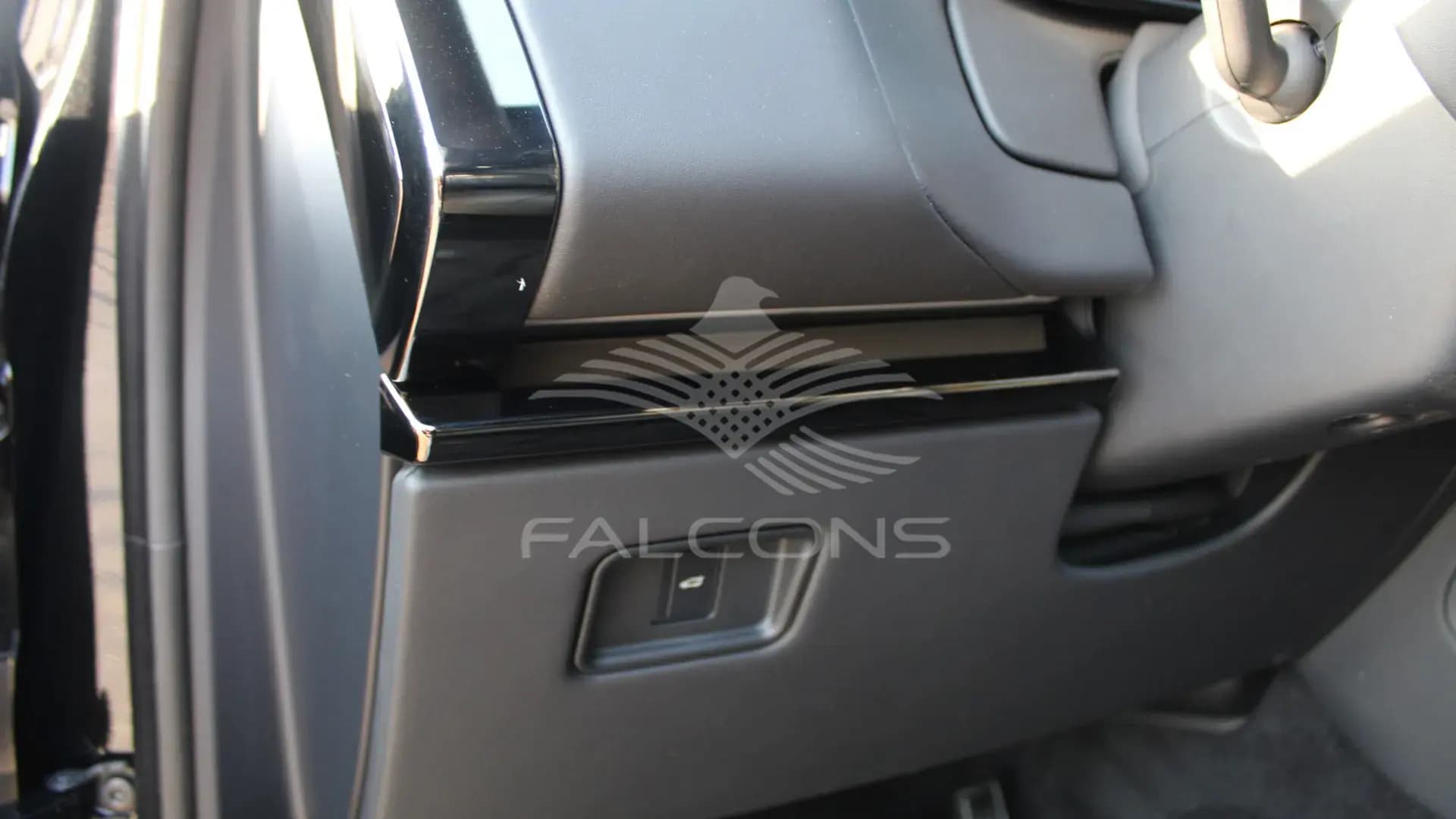 3.0L Sport Petrol P400 Autobiography AT - Image 17