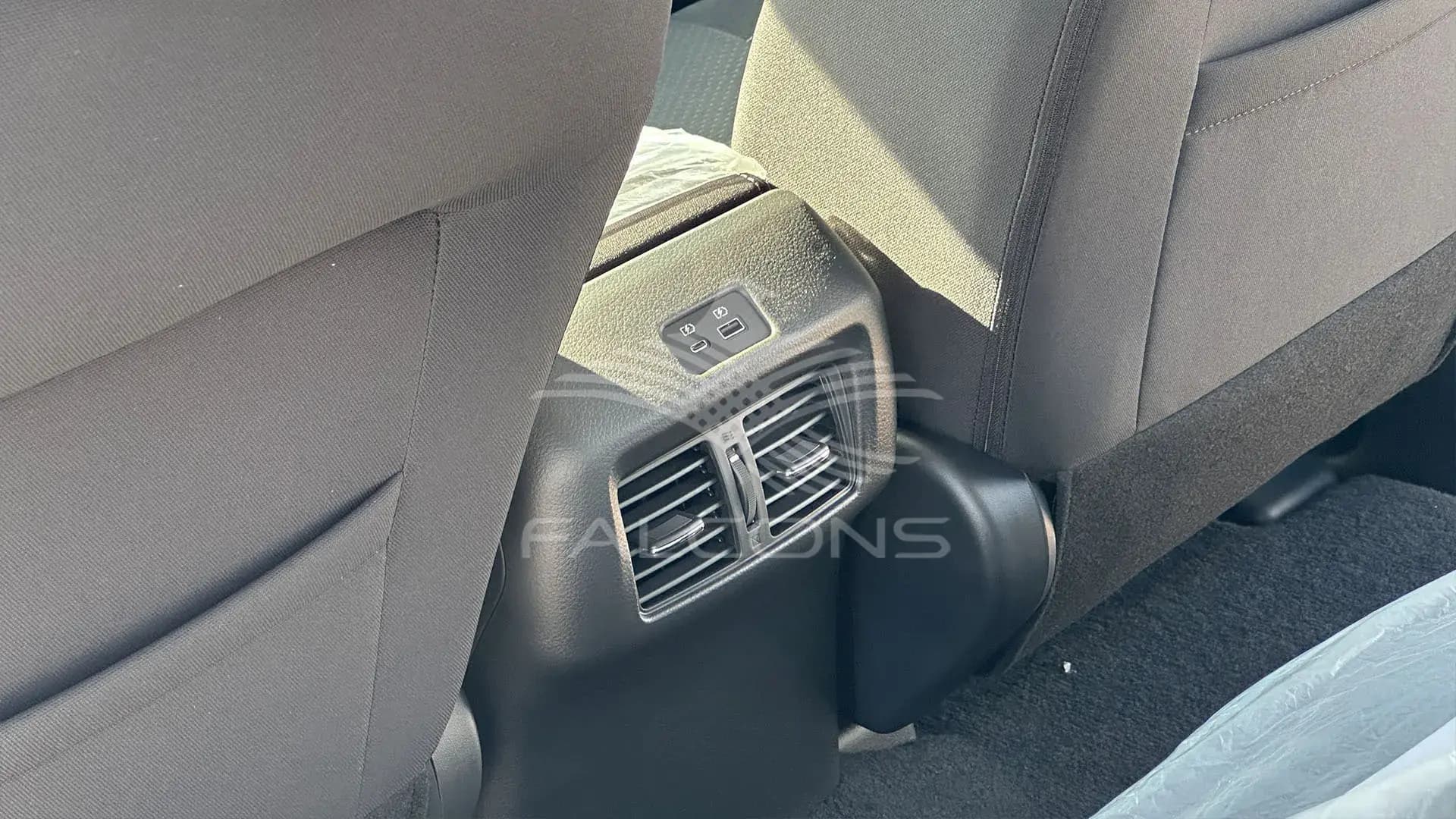 2.5L 4WD SE 7AT - Image 18