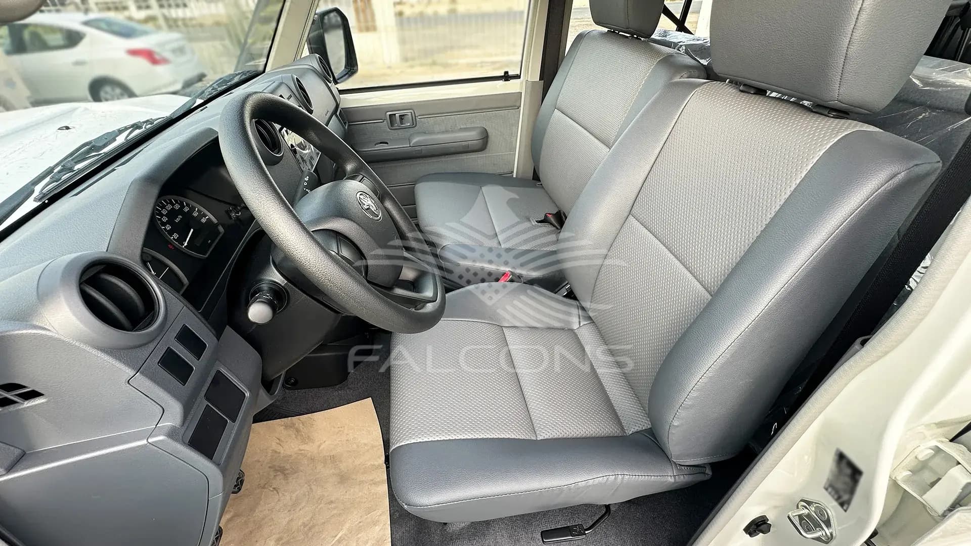 4.2L STD 10 STR DSL WITH ABS & AIRBAG MT - Image 9