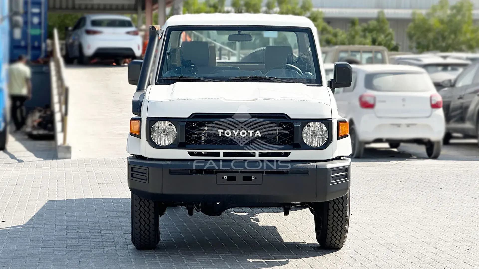 4.2L SC 3STR DSL 2 AIRBAG & ABS MT - Image 6