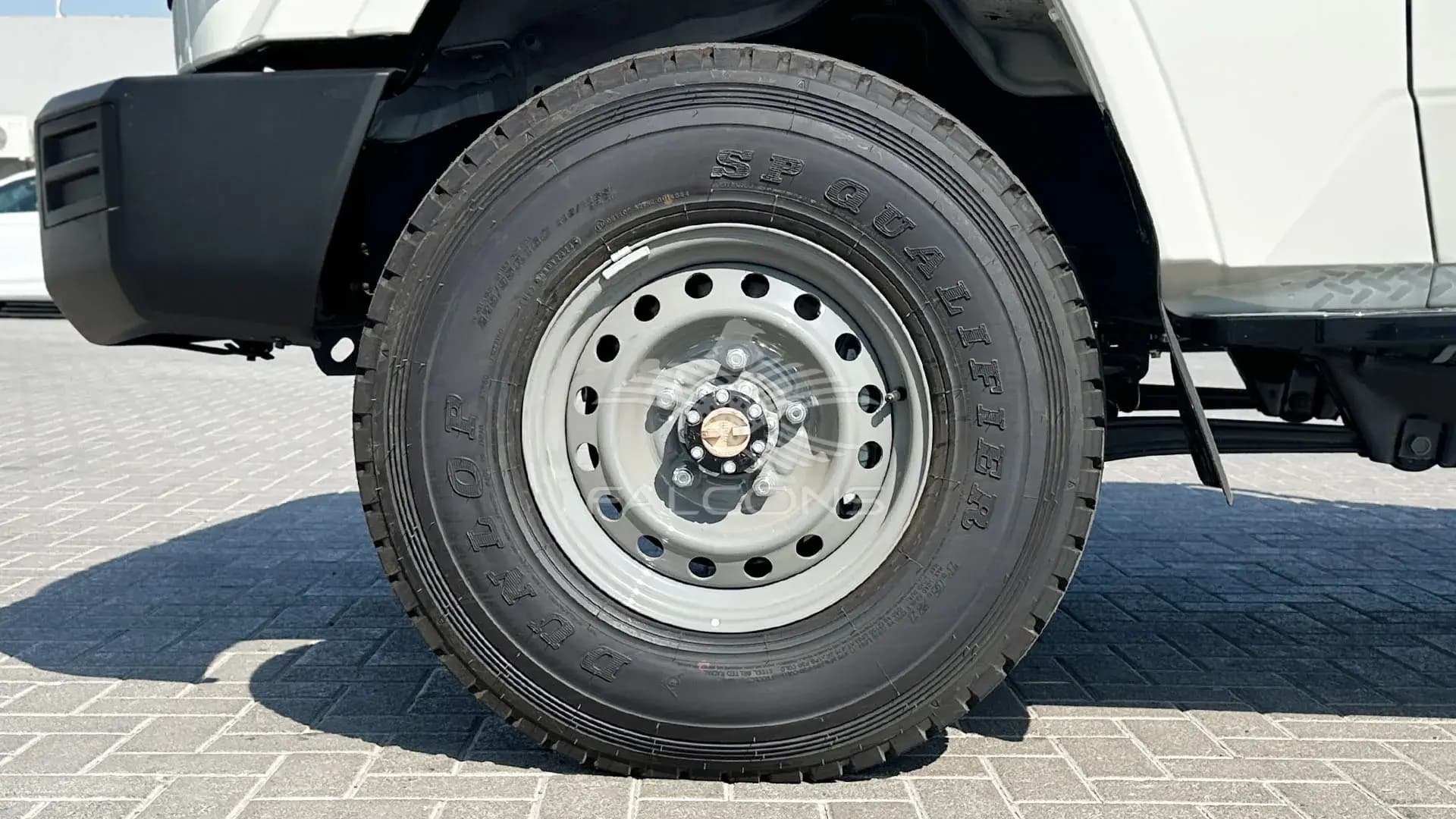 4.2L SC 3STR DSL 2 AIRBAG & ABS MT - Image 7