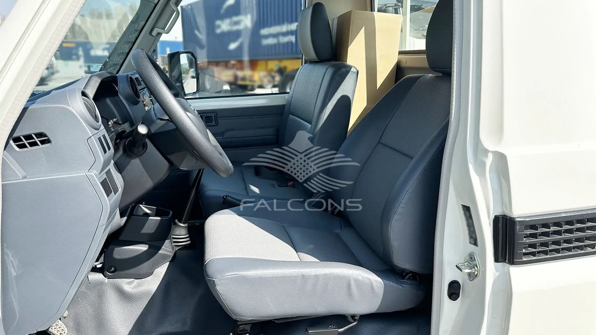 4.2L SC 3STR DSL 2 AIRBAG & ABS MT - Image 9