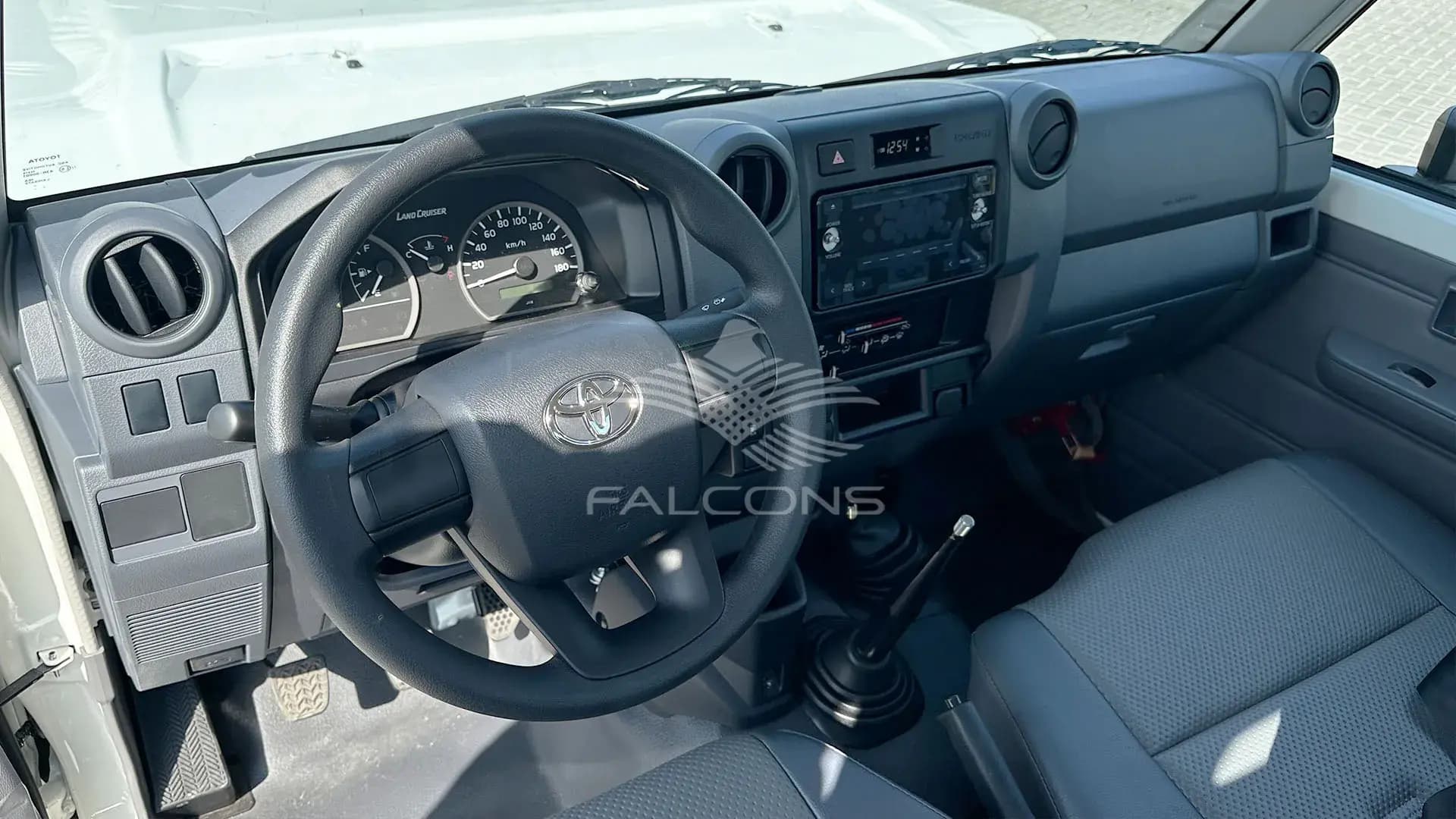 4.2L SC 3STR DSL 2 AIRBAG & ABS MT - Image 15