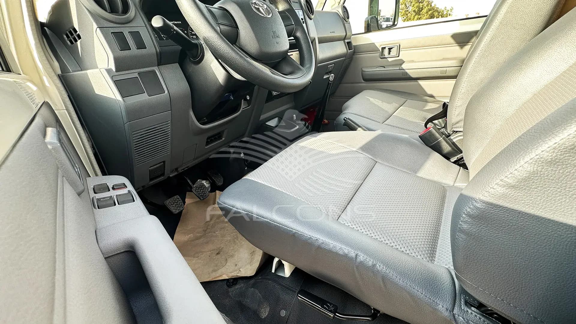 4.2L 3 STR SC DSL DAB & ABS NEW FACE MT - Image 9