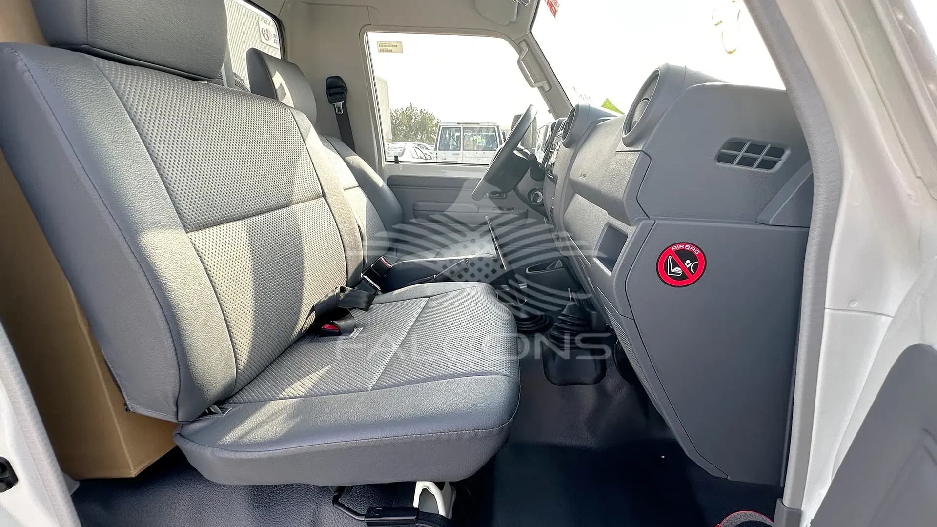 4.2L 3 STR SC DSL DAB & ABS NEW FACE MT - Image 10