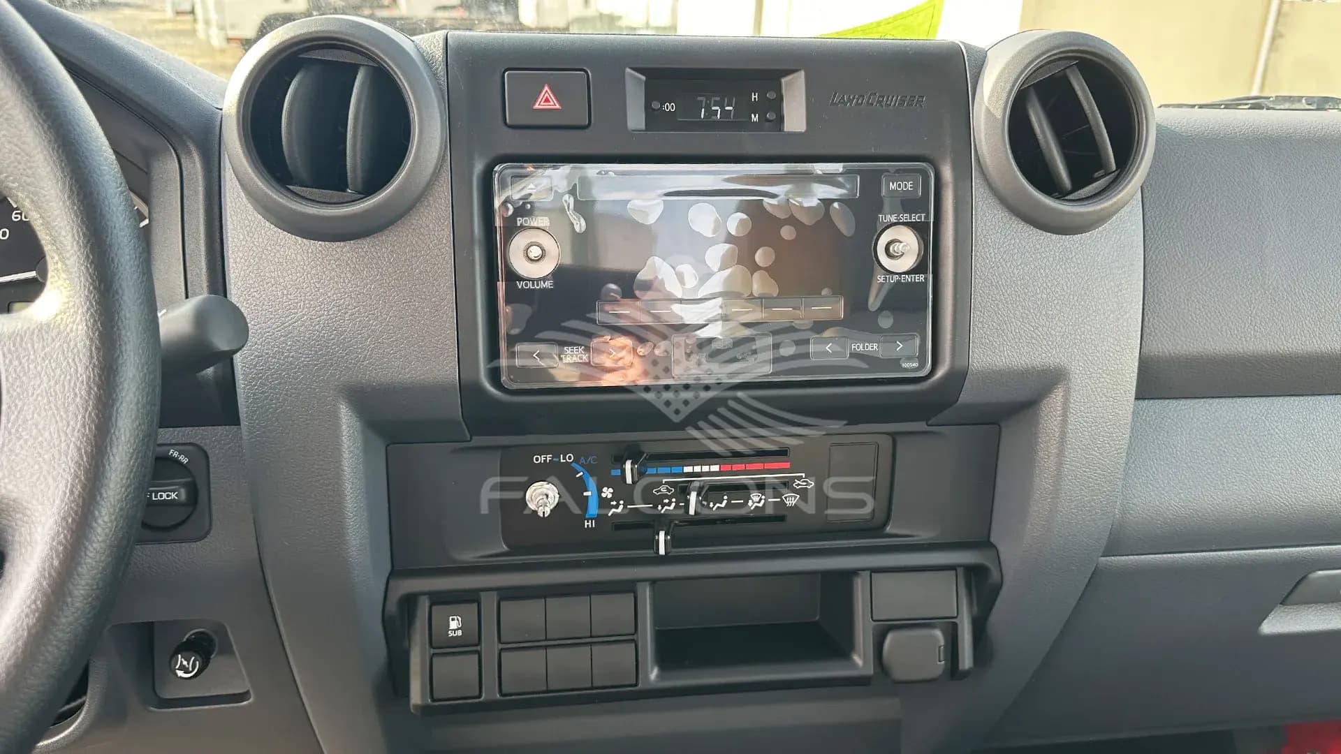 4.2L 3 STR SC DSL DAB & ABS NEW FACE MT - Image 12