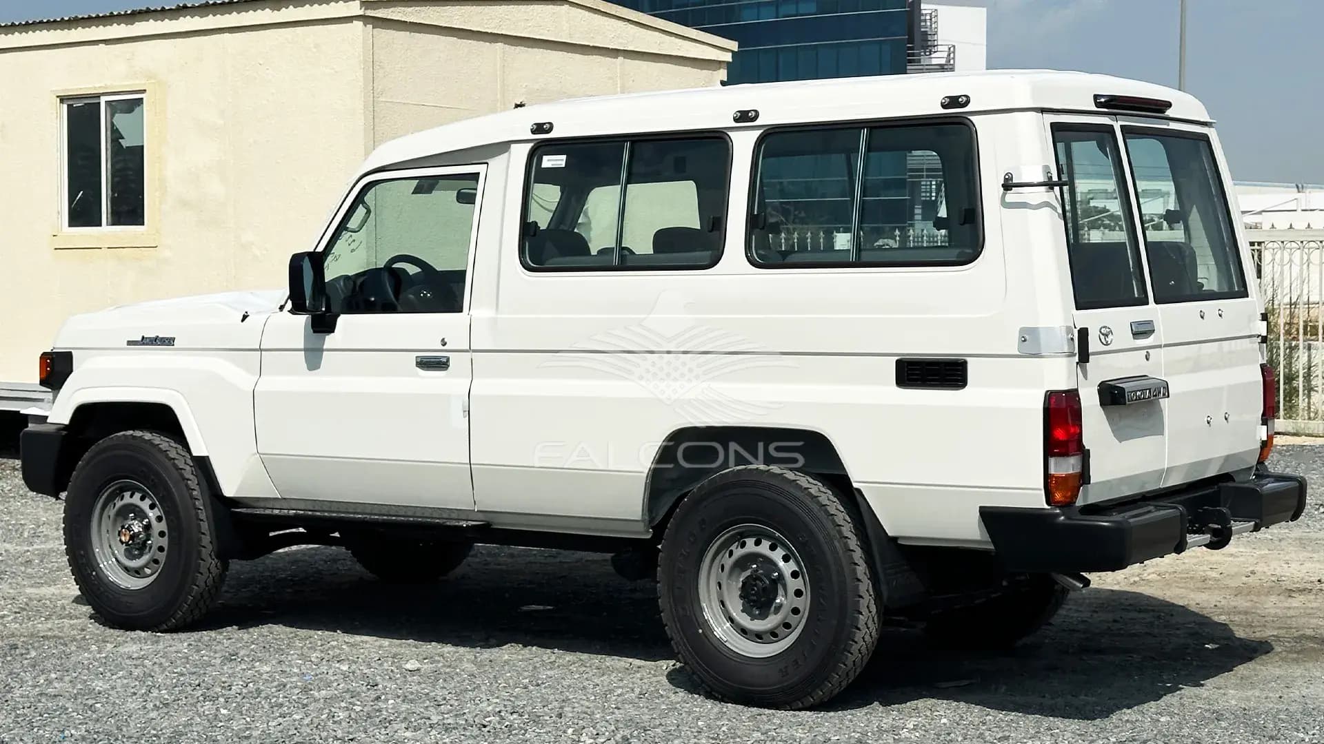 4.2L DSL13 seater MT - Image 2