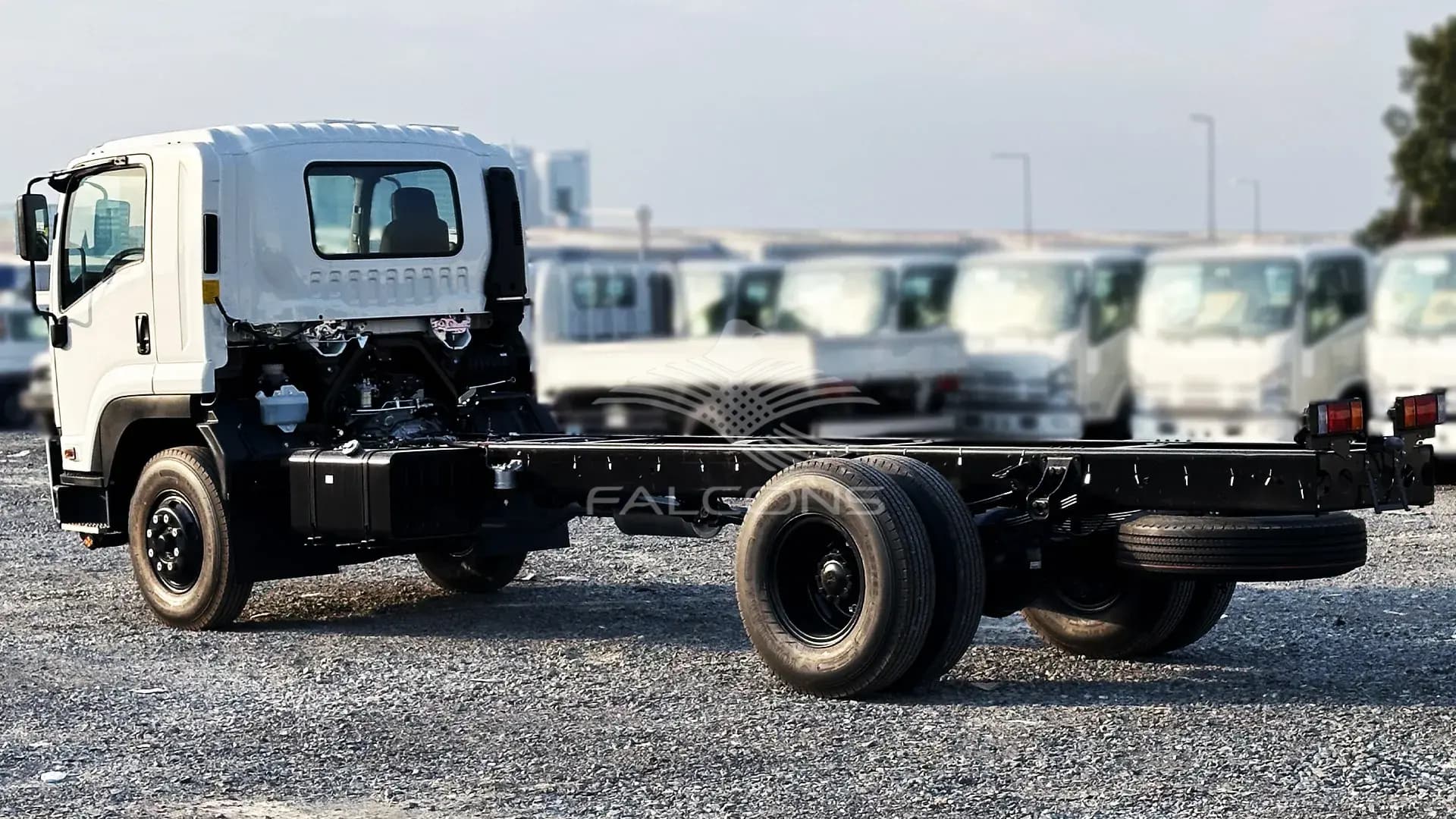 8.0L 33P CAB Chassis MT - Image 2