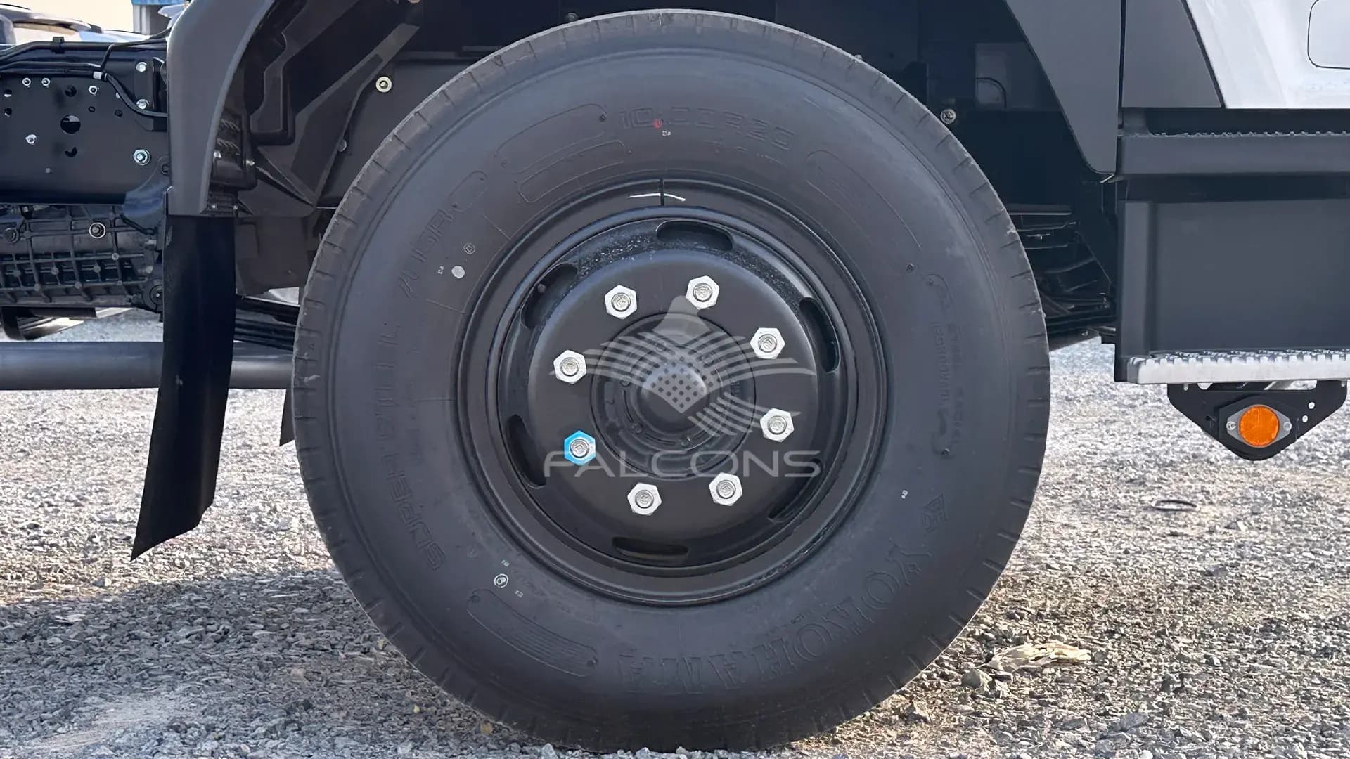 8.0L 33P CAB Chassis MT - Image 7