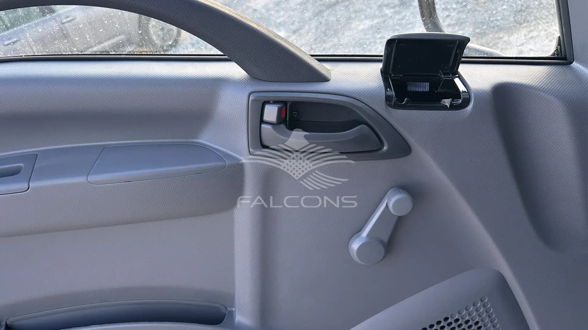 8.0L 33P CAB Chassis MT - Image 12