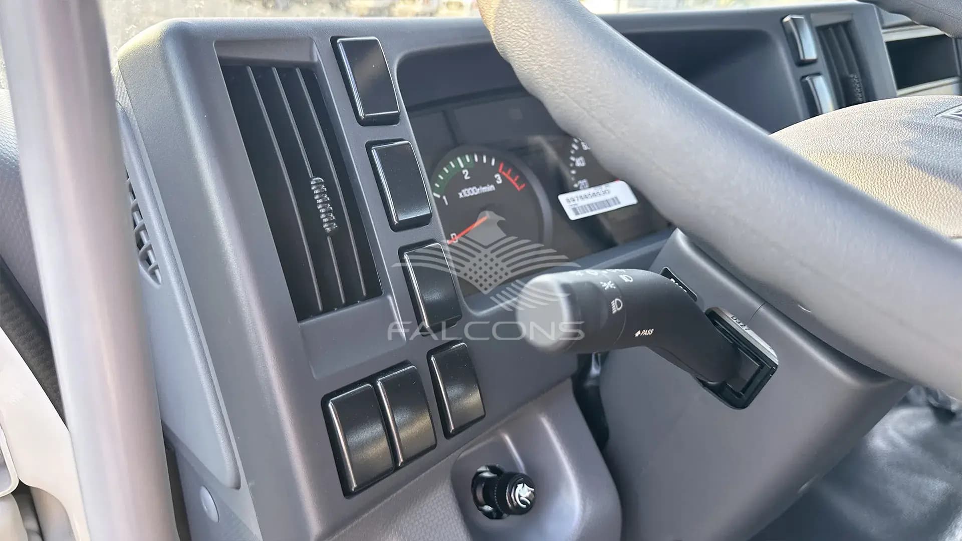 8.0L 33P CAB Chassis MT - Image 13