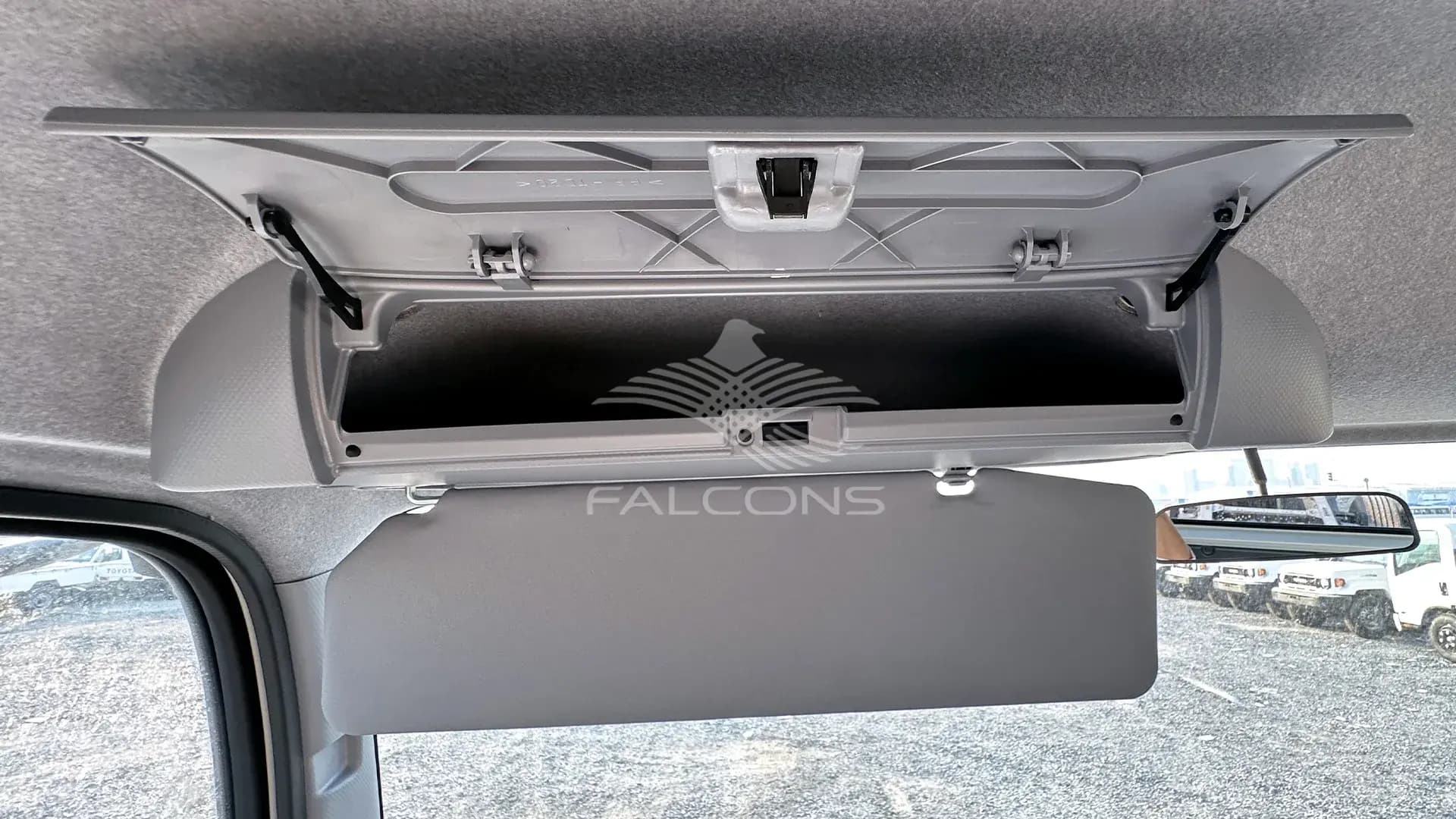 8.0L 33P CAB Chassis MT - Image 15