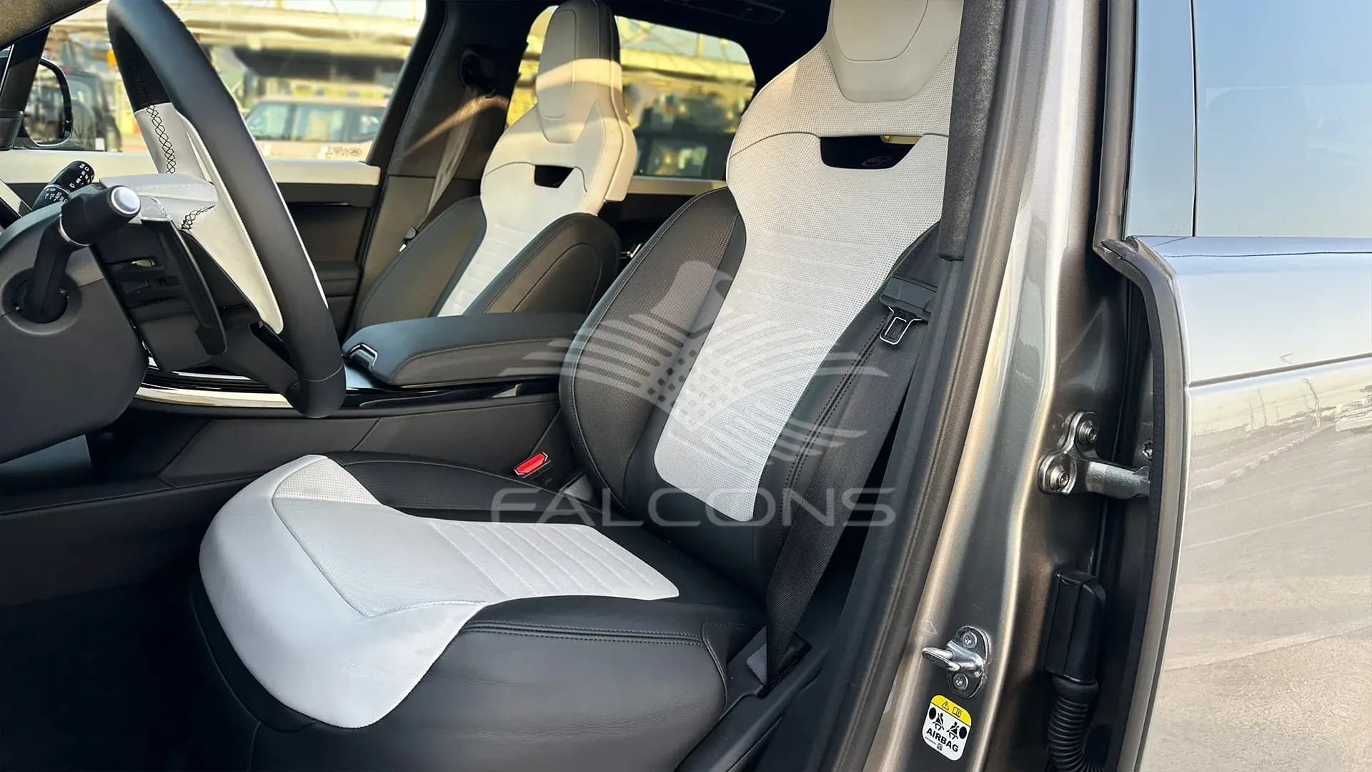 4.4L SPORT SV EDITION ONE V8 P635 AT - Image 9