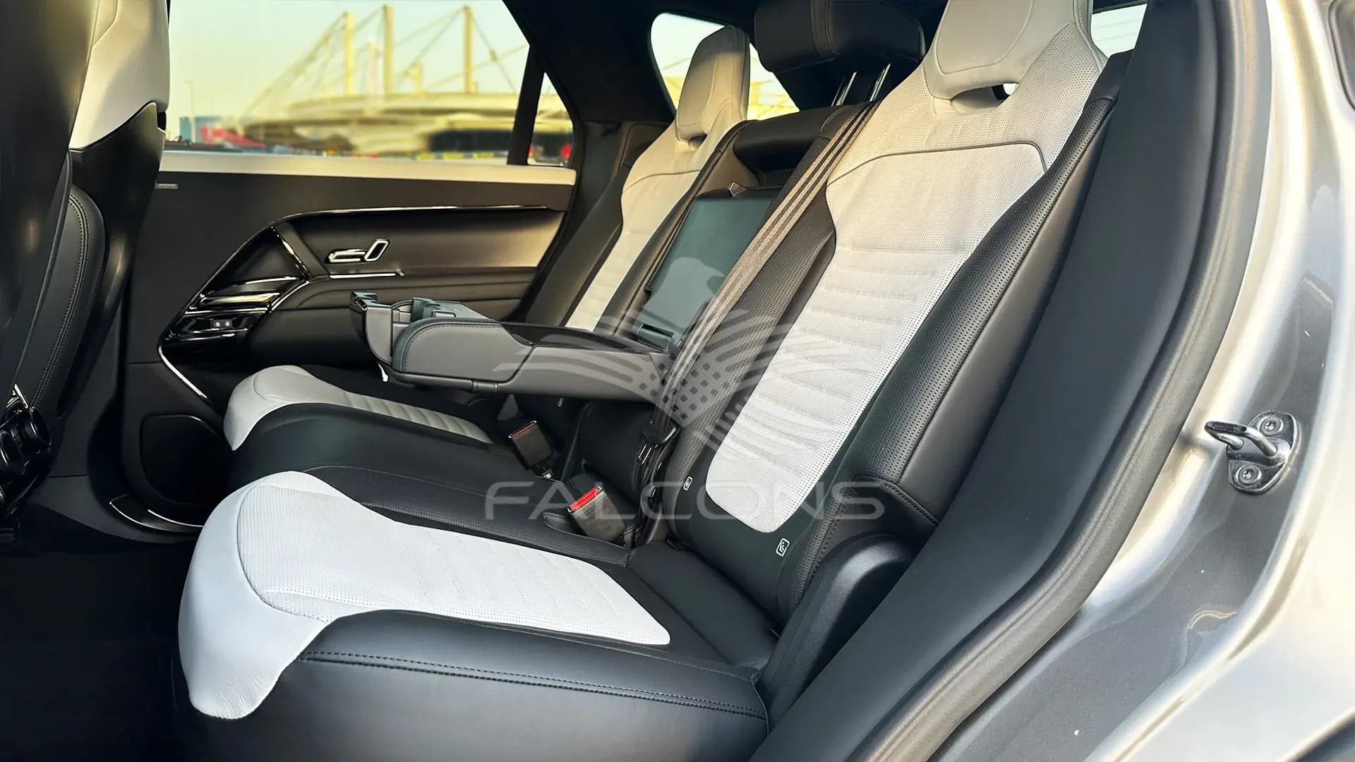 4.4L SPORT SV EDITION ONE V8 P635 AT - Image 10