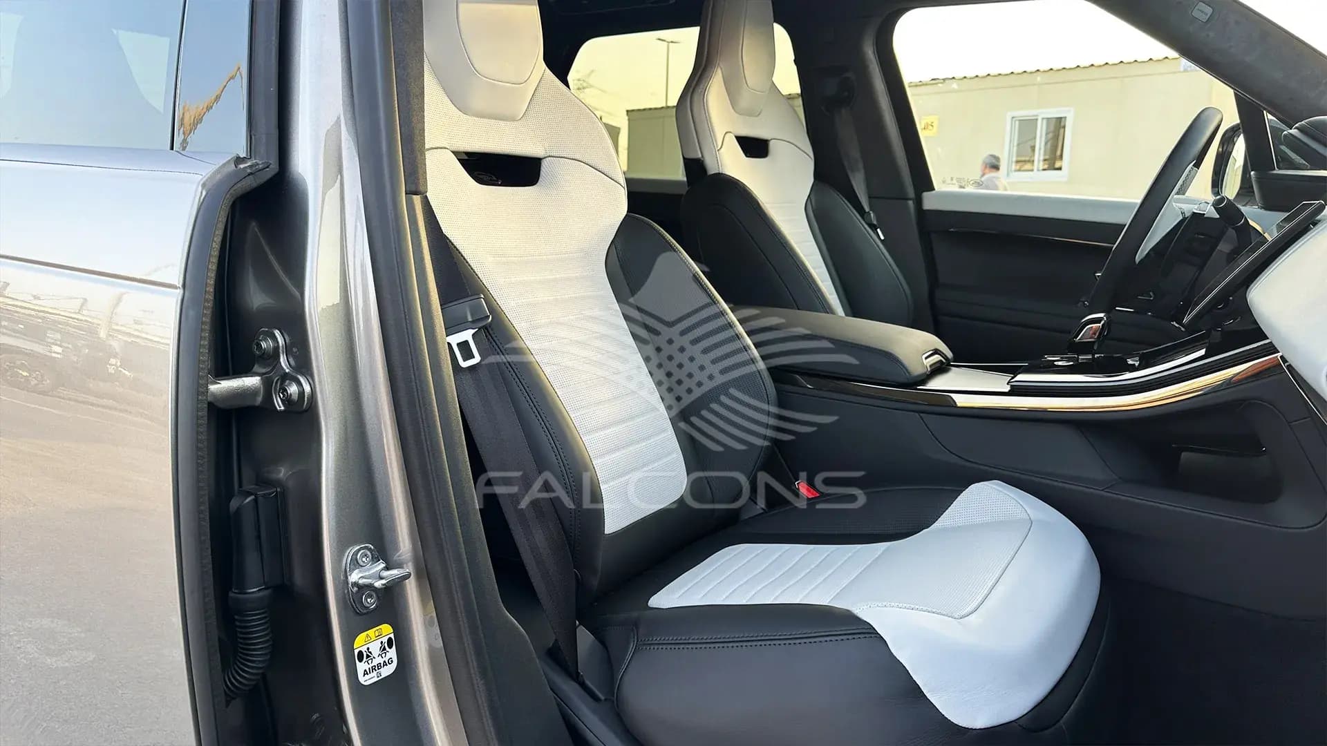 4.4L SPORT SV EDITION ONE V8 P635 AT - Image 11