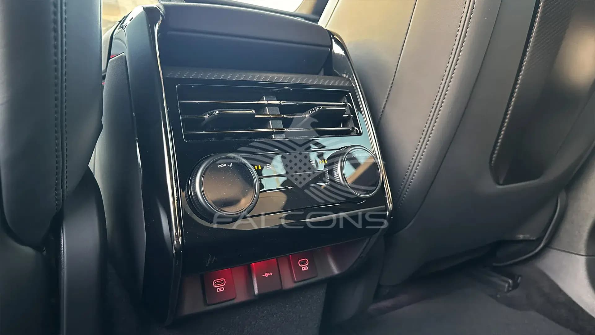 4.4L SPORT SV EDITION ONE V8 P635 AT - Image 12