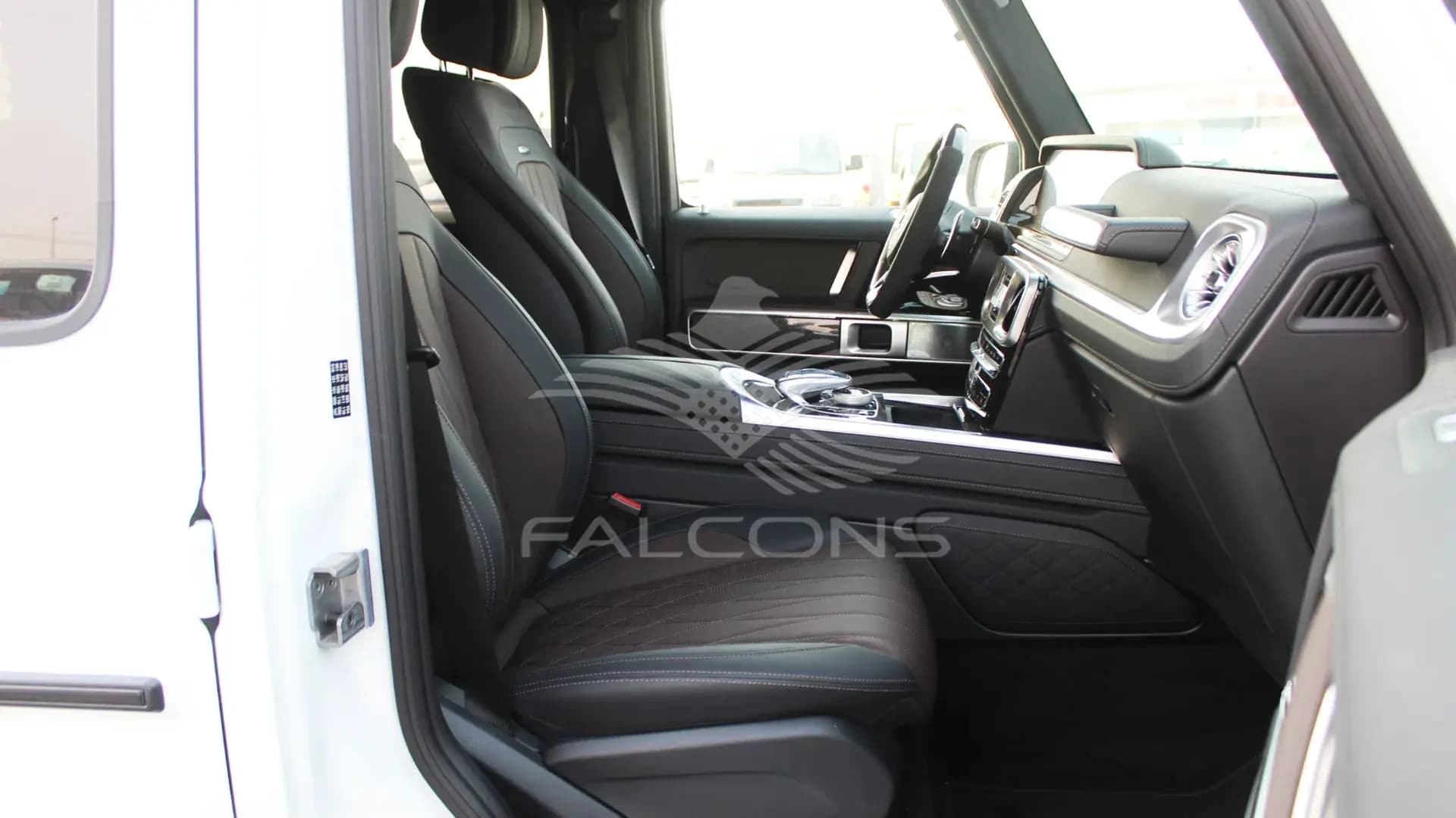 4.0L V8 AT - Image 14