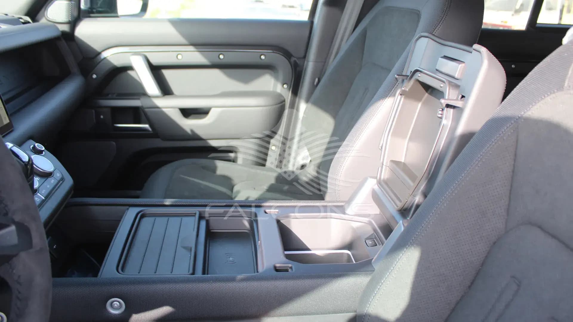 5.0L 110 V8 CARPATHIAN EDITION AT - Image 12