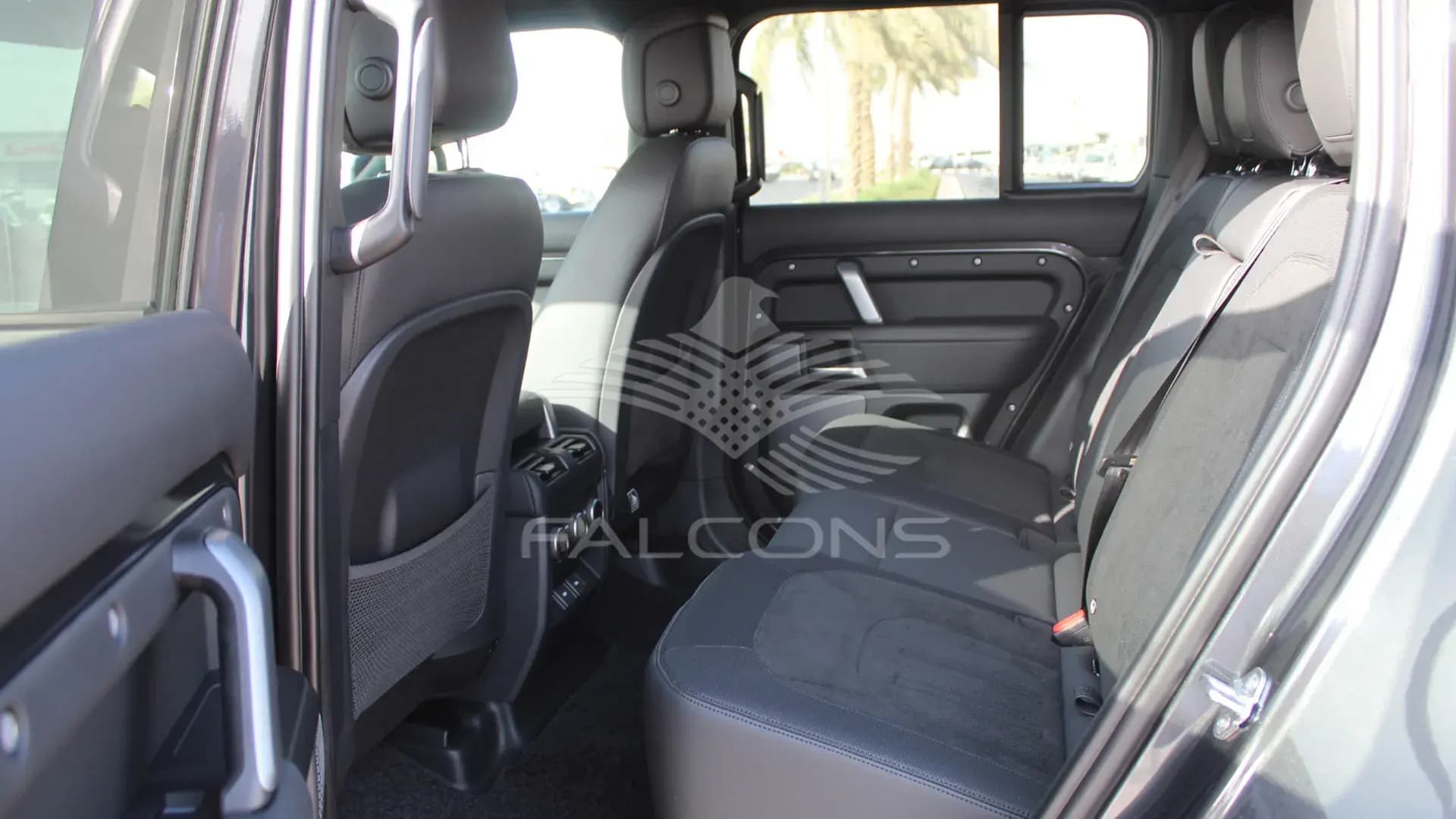 5.0L 110 V8 CARPATHIAN EDITION AT - Image 13