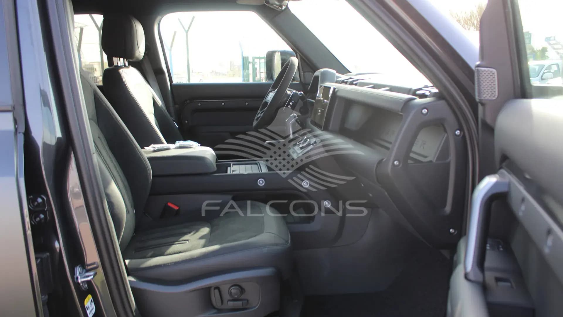 5.0L 110 V8 CARPATHIAN EDITION AT - Image 17