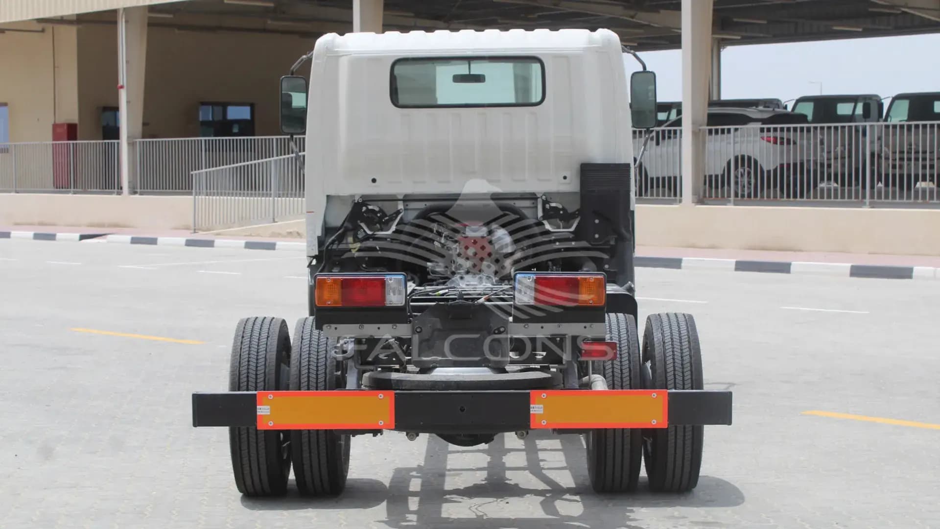 710L 300 series 714 NWB 4x2 Truck - Image 3